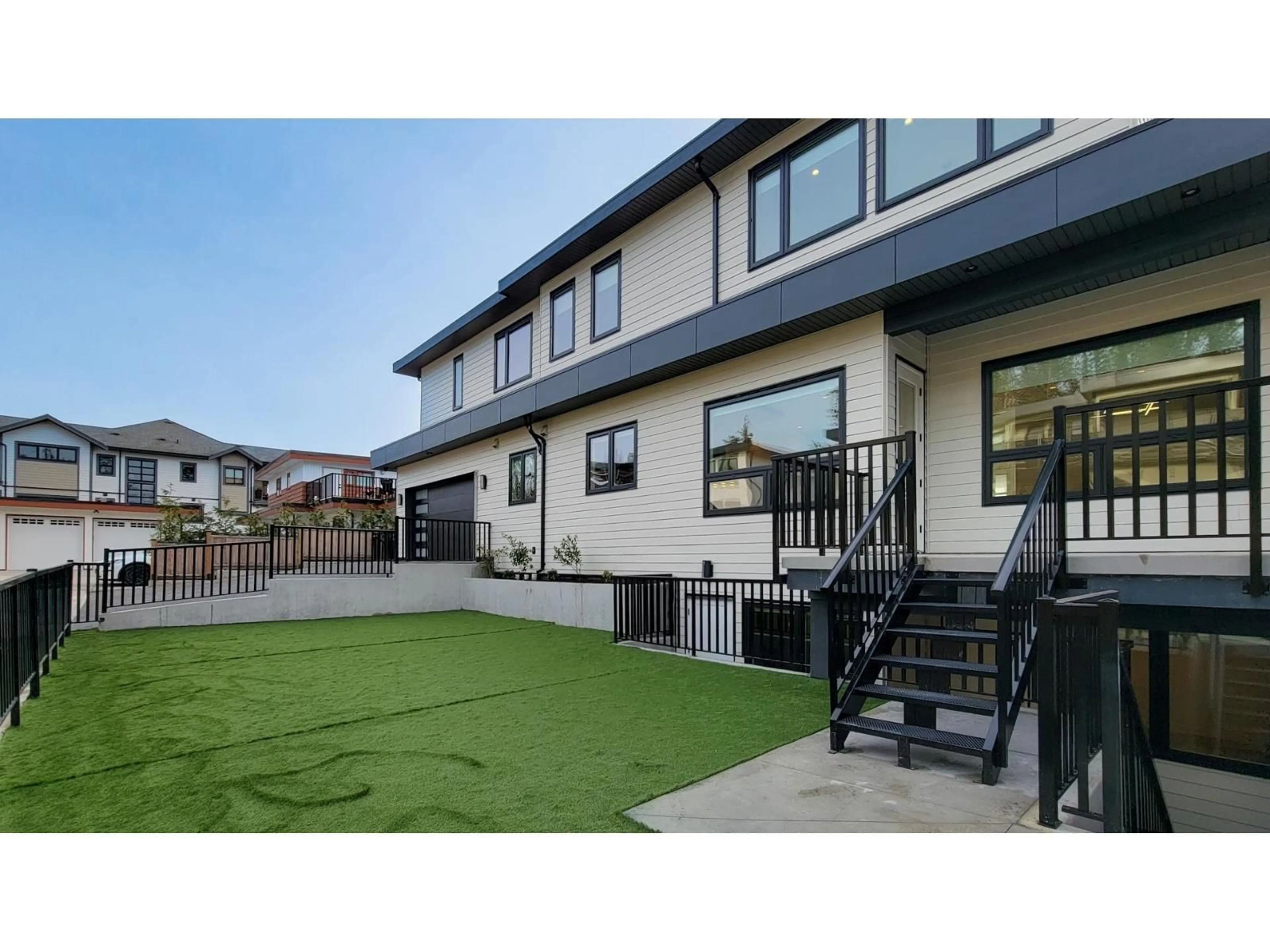 Patio, unknown for 13525 16TH, Surrey British Columbia V4A9K9