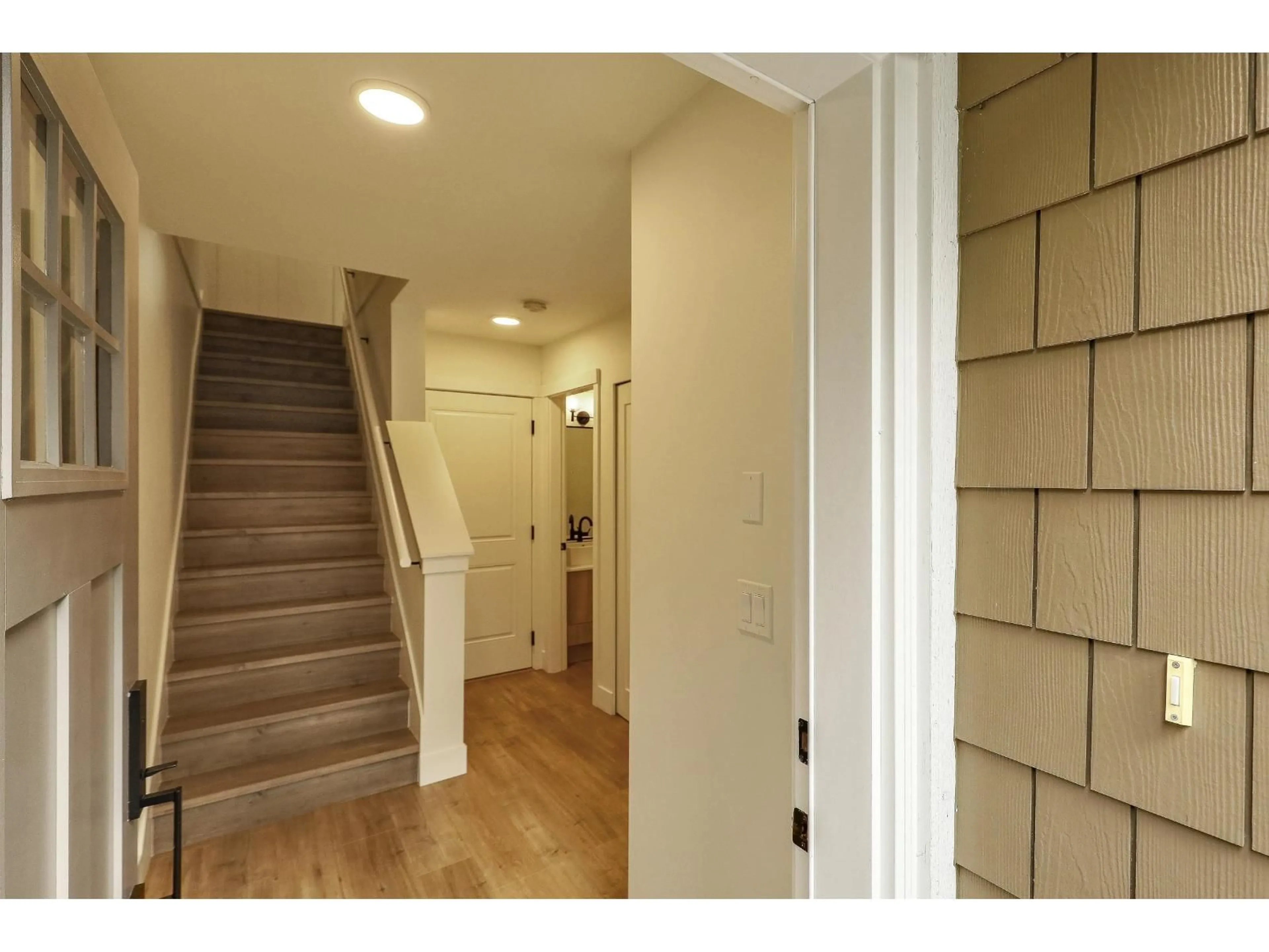 Indoor entryway for 39 - 14541 WINTER, Surrey British Columbia V4P0G5