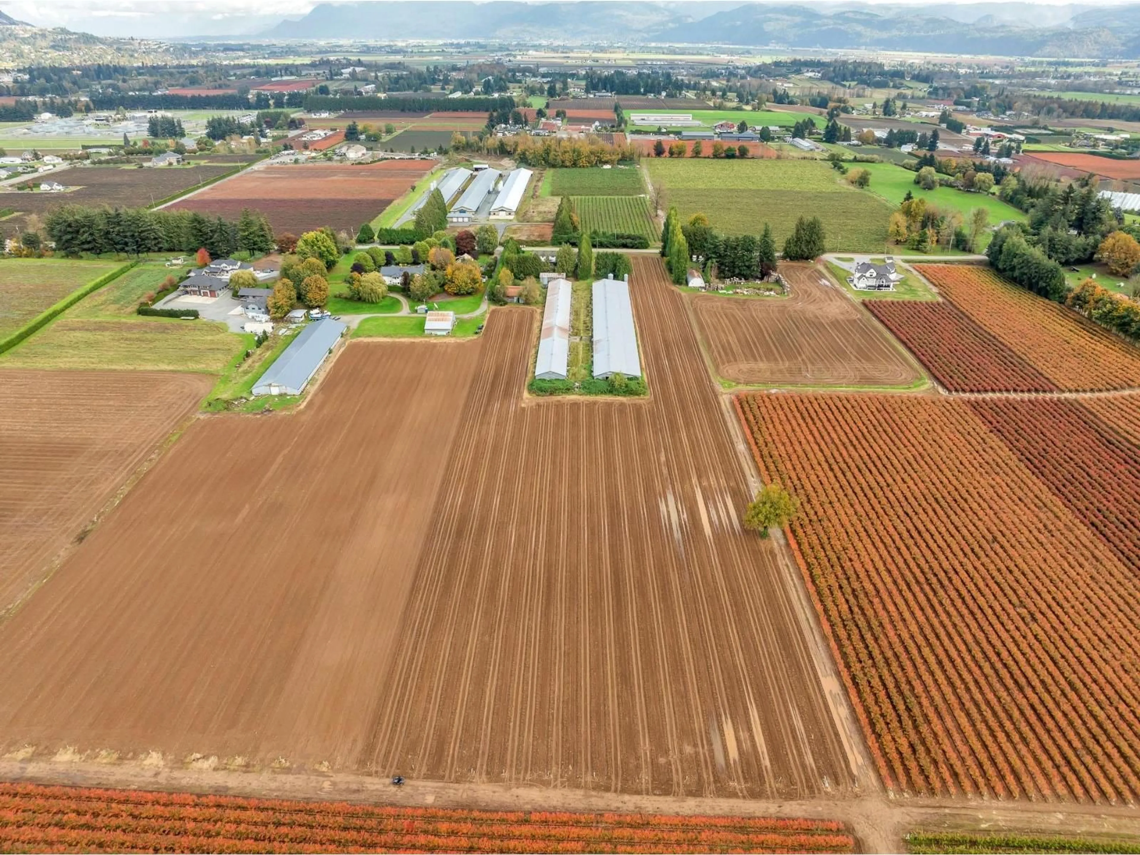 A pic from outside/outdoor area/front of a property/back of a property/a pic from drone, unknown for 515 GLADWIN, Abbotsford British Columbia V2T5Y1