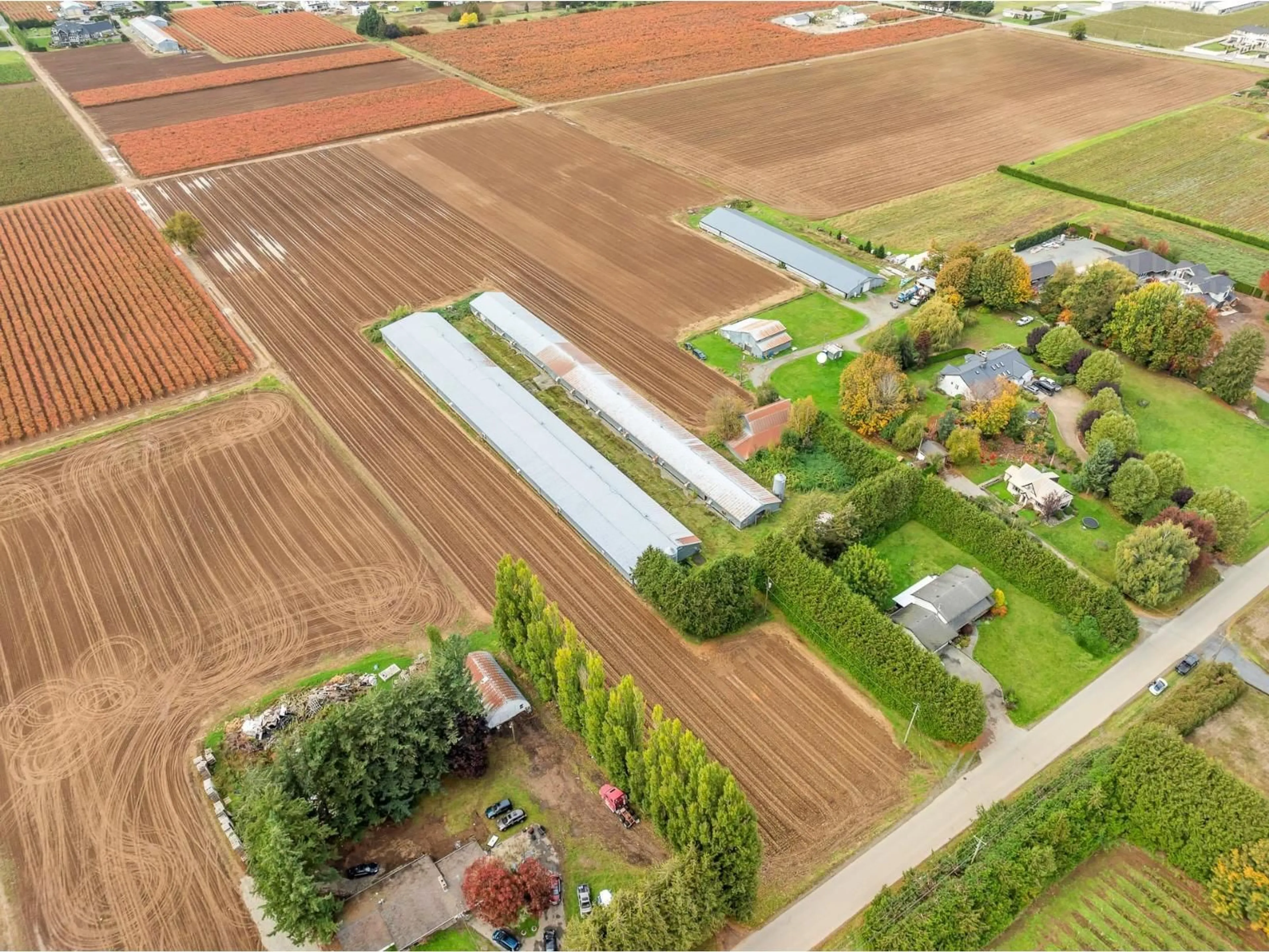 A pic from outside/outdoor area/front of a property/back of a property/a pic from drone, street for 515 GLADWIN, Abbotsford British Columbia V2T5Y1