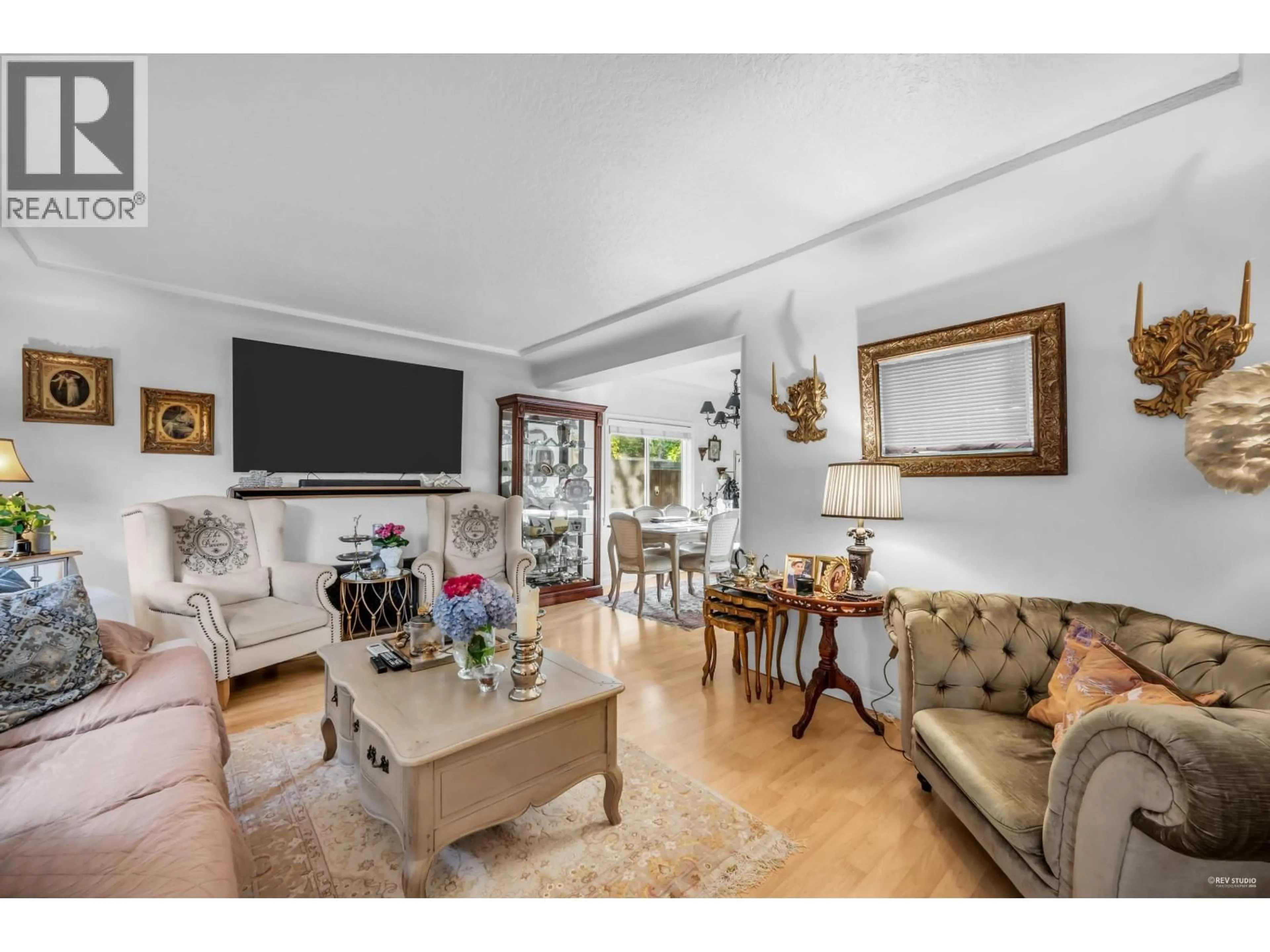 Living room with furniture, unknown for 1052 MONTROYAL BOULEVARD, North Vancouver British Columbia V7R2H4