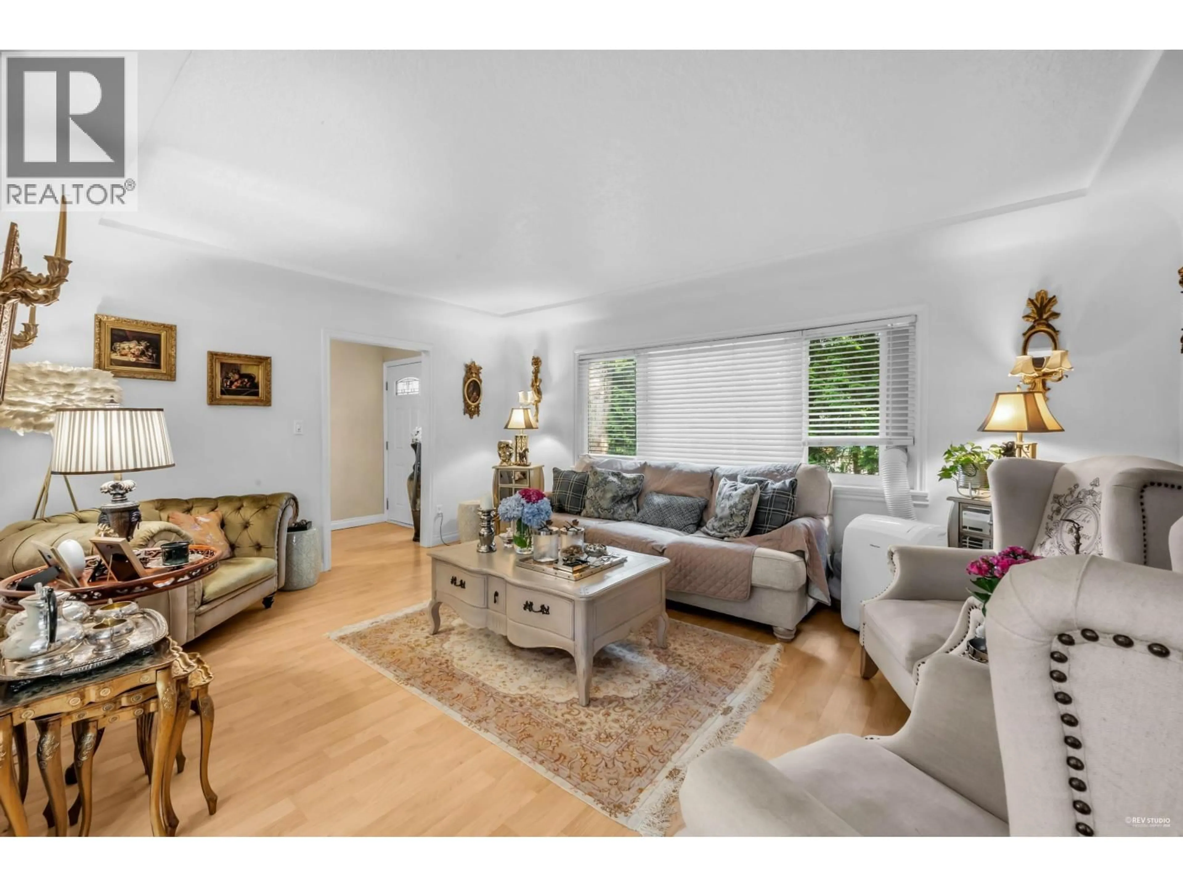 Living room with furniture, unknown for 1052 MONTROYAL BOULEVARD, North Vancouver British Columbia V7R2H4