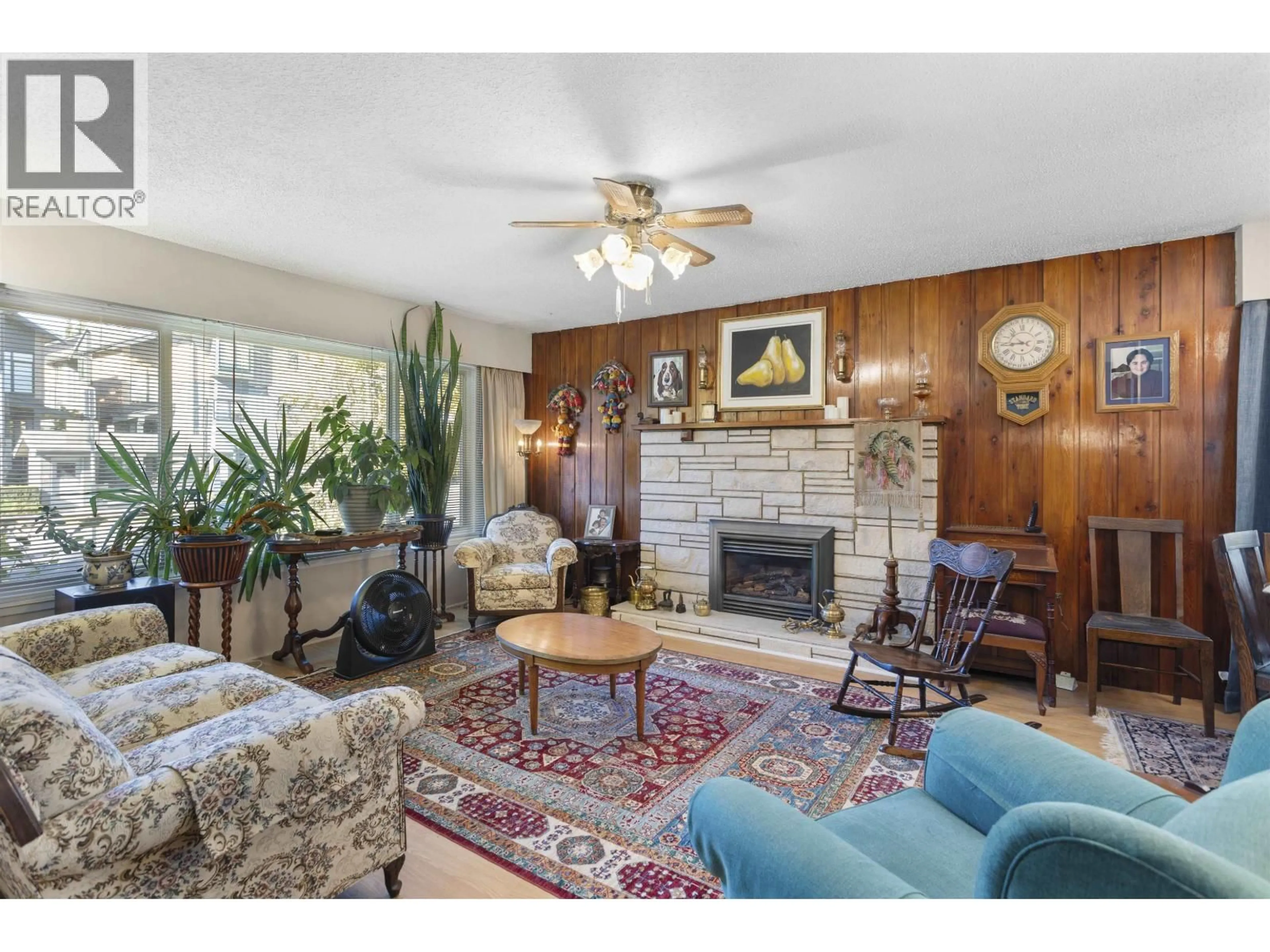 Living room with furniture, unknown for 7134 17TH AVENUE, Burnaby British Columbia V3N1K7