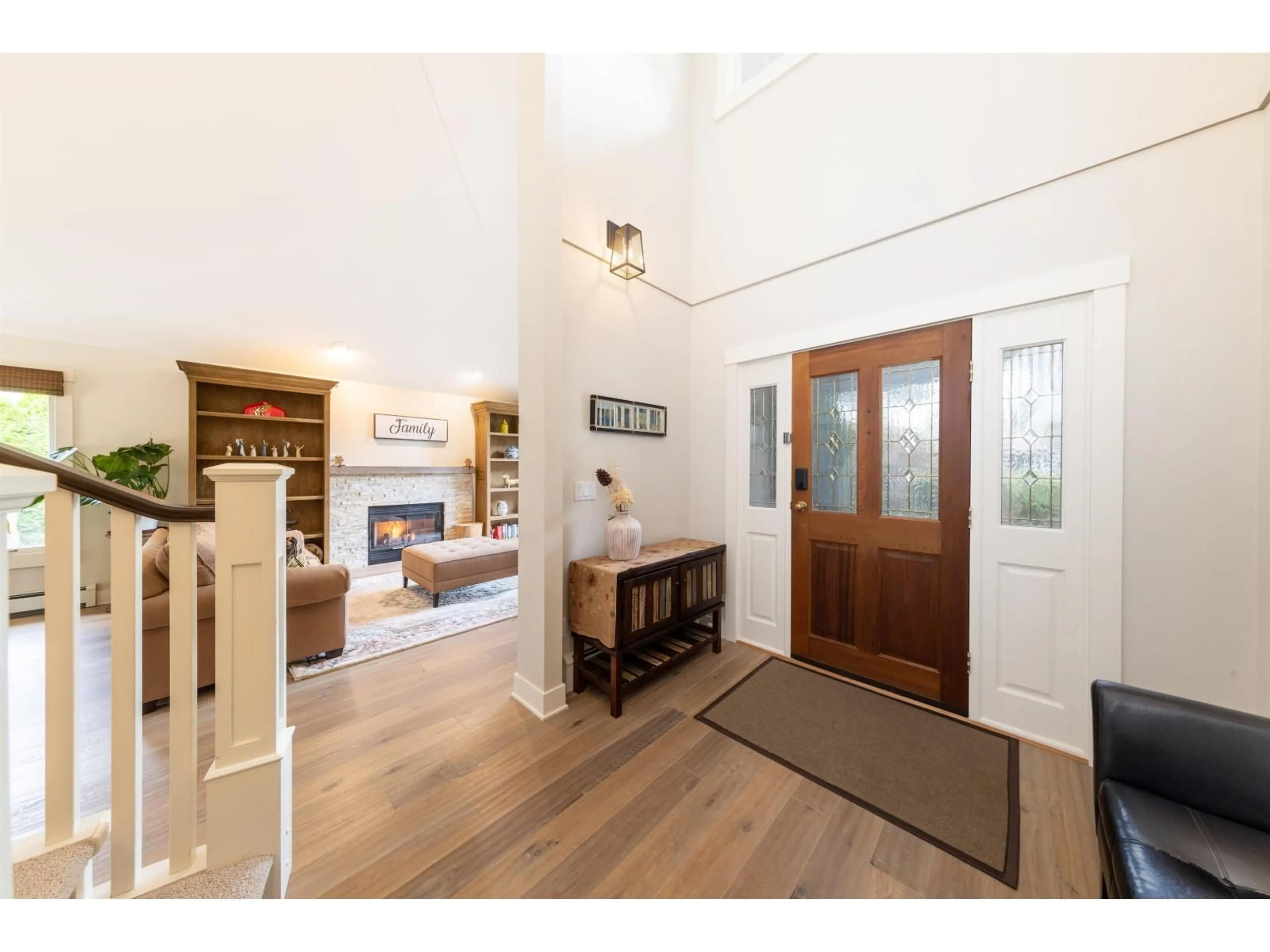 Indoor entryway for 12576 18, Surrey British Columbia V4A1V7