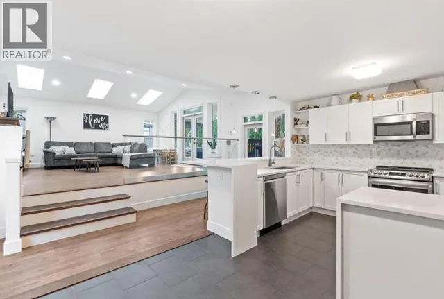 24055 FERN CRESCENT, Maple Ridge 5
