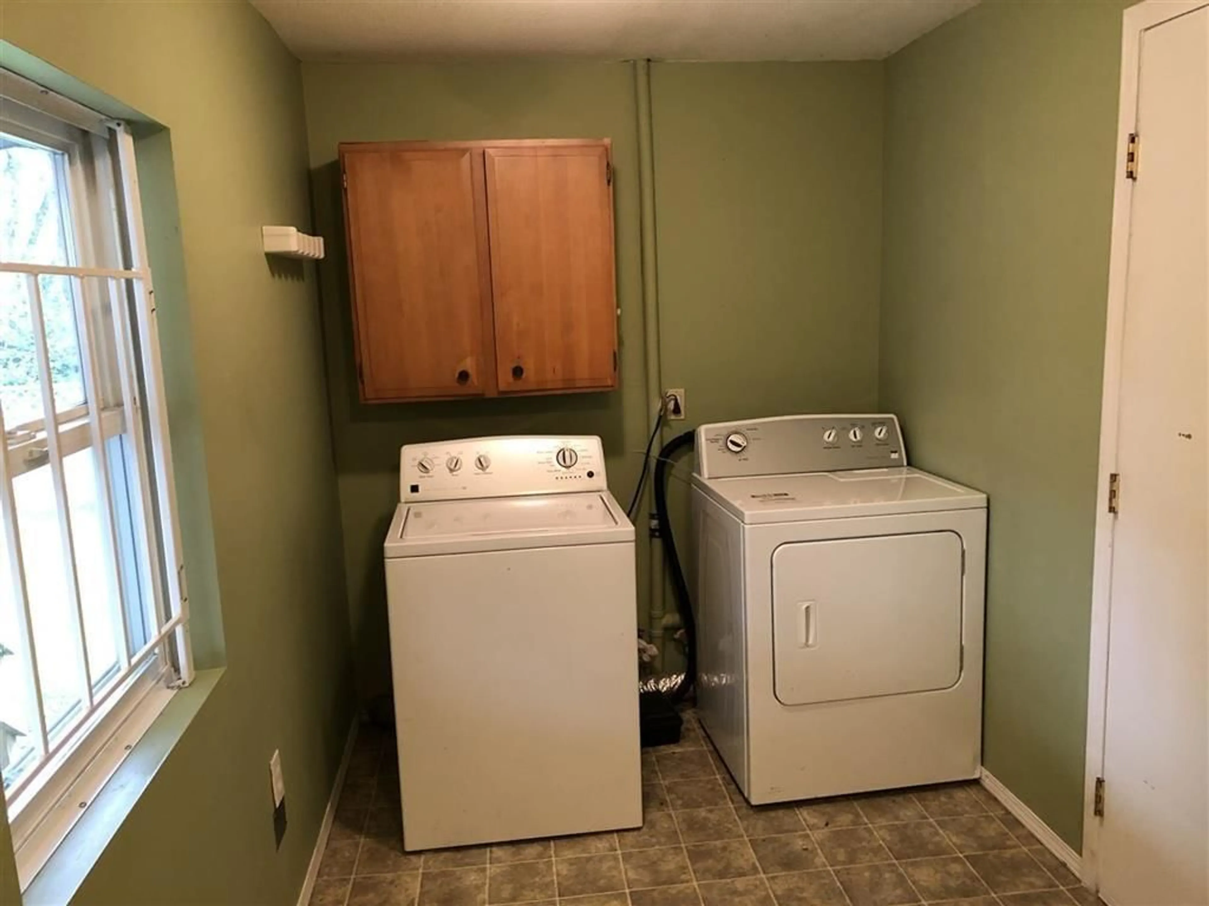 Laundry room for 46249 SECOND AVENUE, Chilliwack British Columbia V2P1T1
