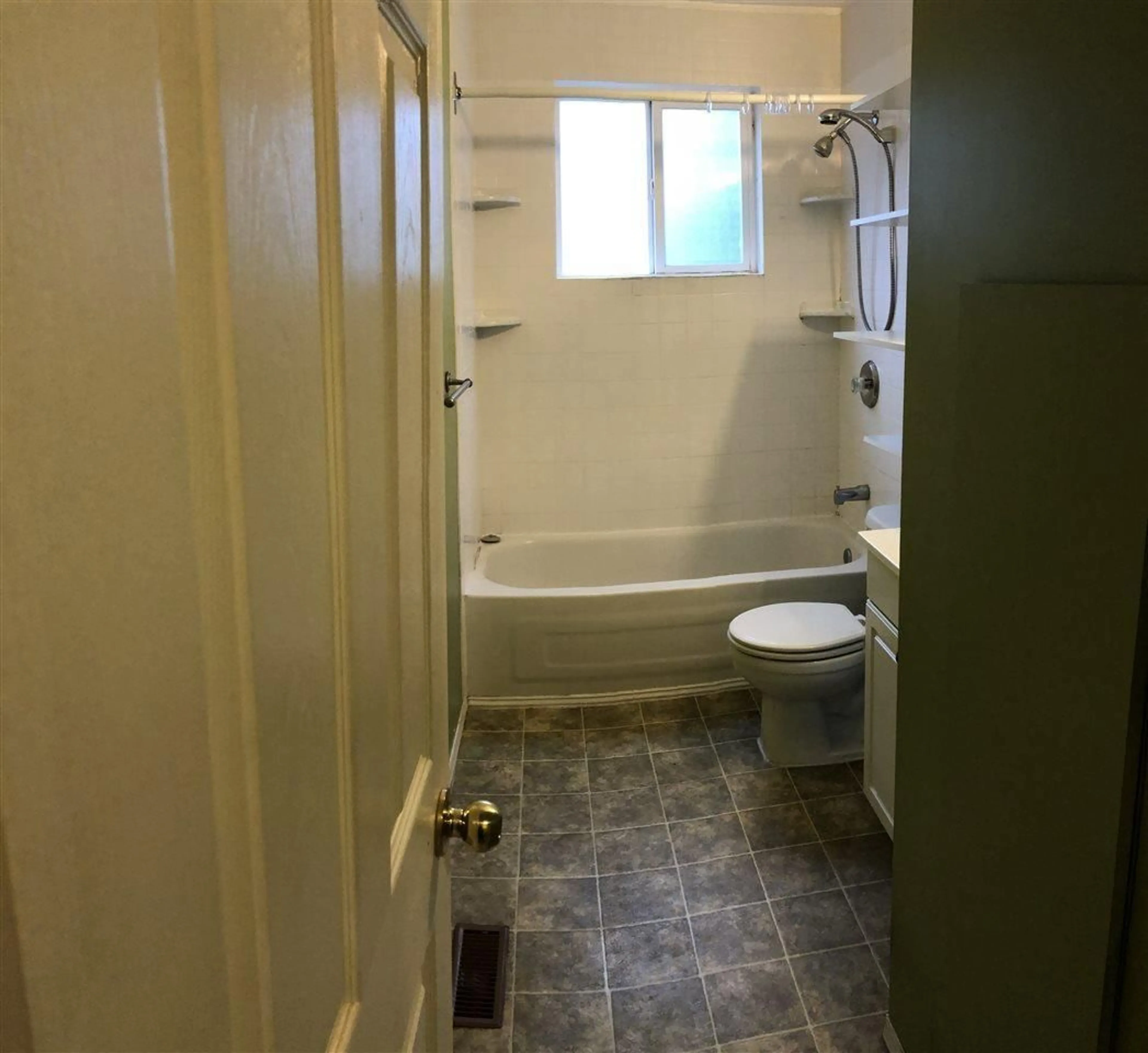 Standard bathroom, unknown for 46249 SECOND AVENUE, Chilliwack British Columbia V2P1T1