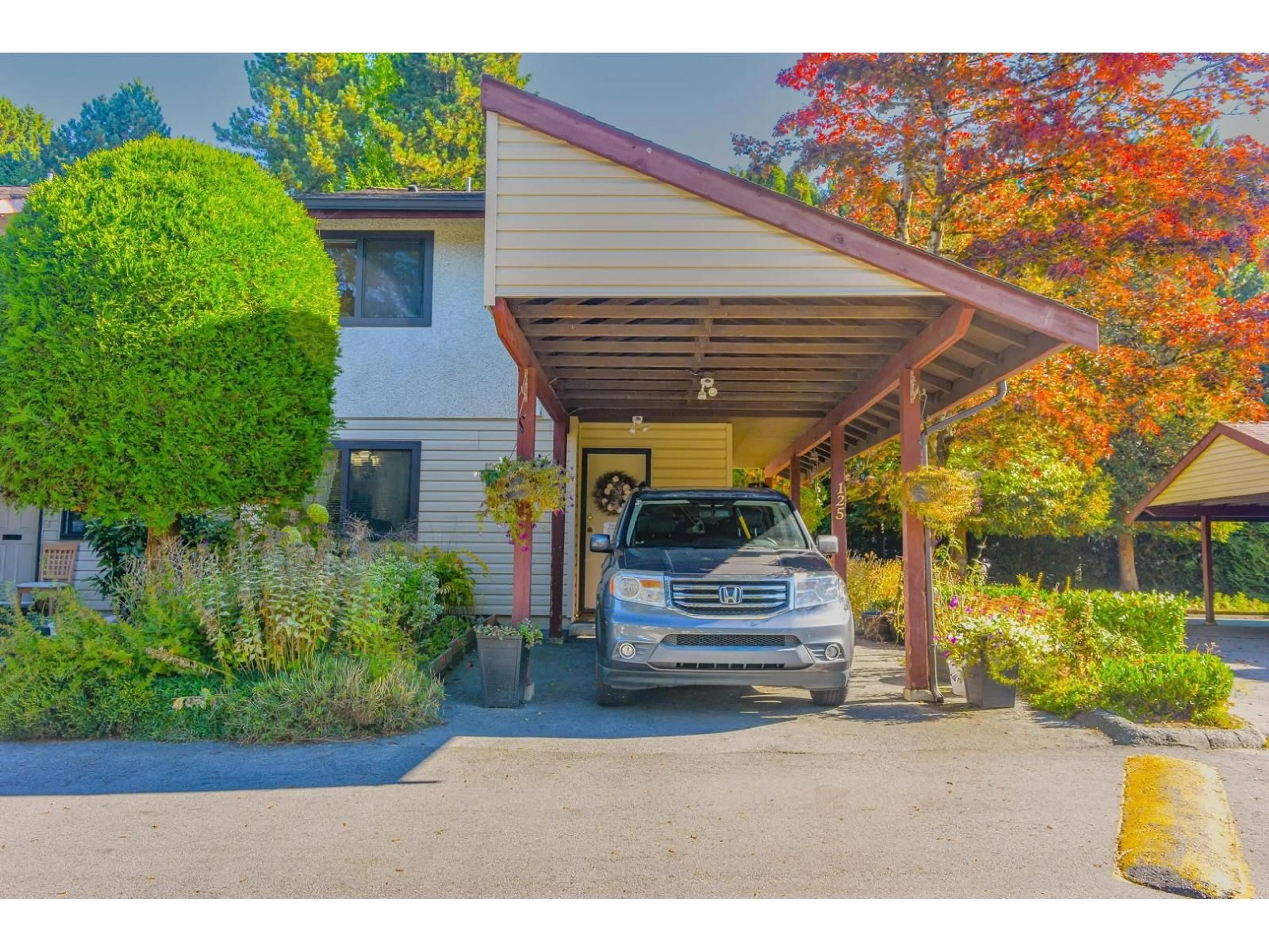 Indoor garage for 125 - 13880 74, Surrey British Columbia V3W7E6