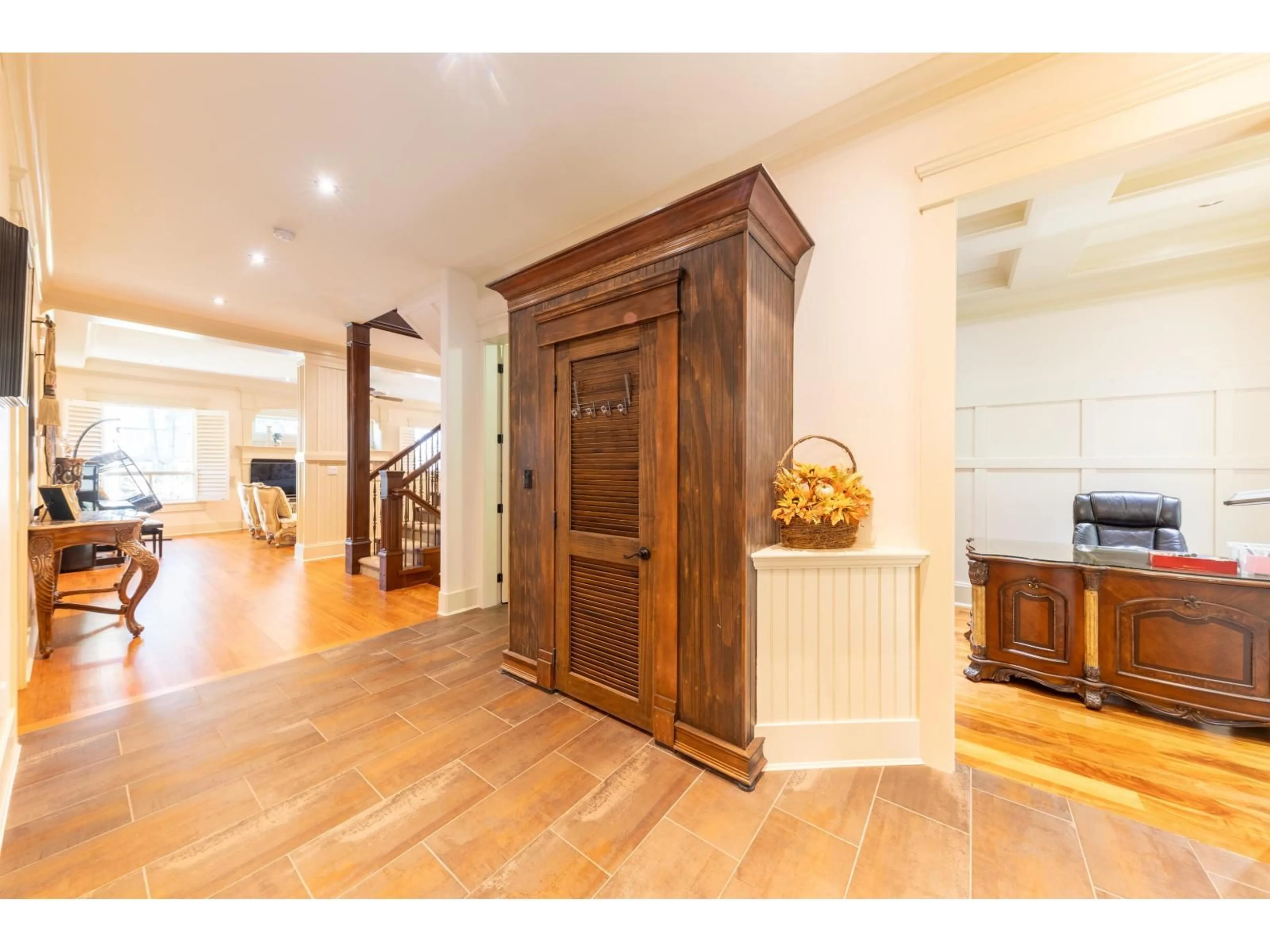 Indoor entryway for 2080 136, Surrey British Columbia V4A0A1