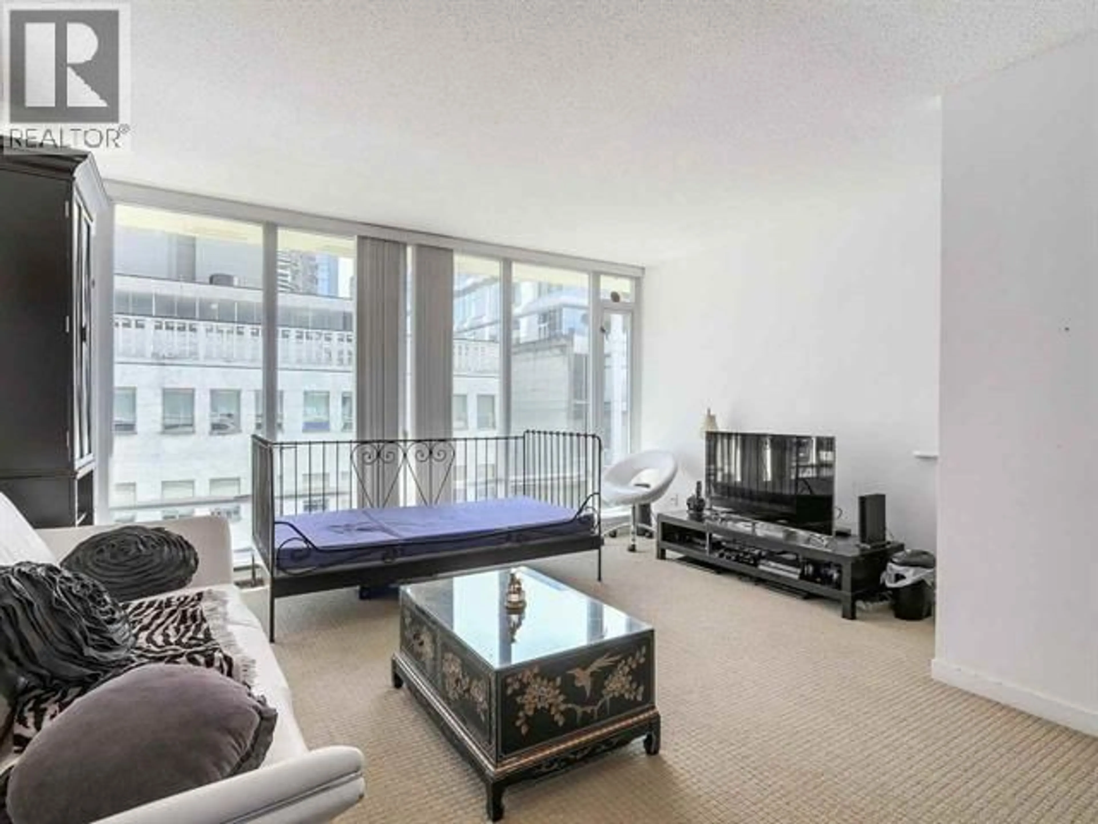 Living room with furniture, unknown for 616 - 610 GRANVILLE STREET, Vancouver British Columbia V6C3T3