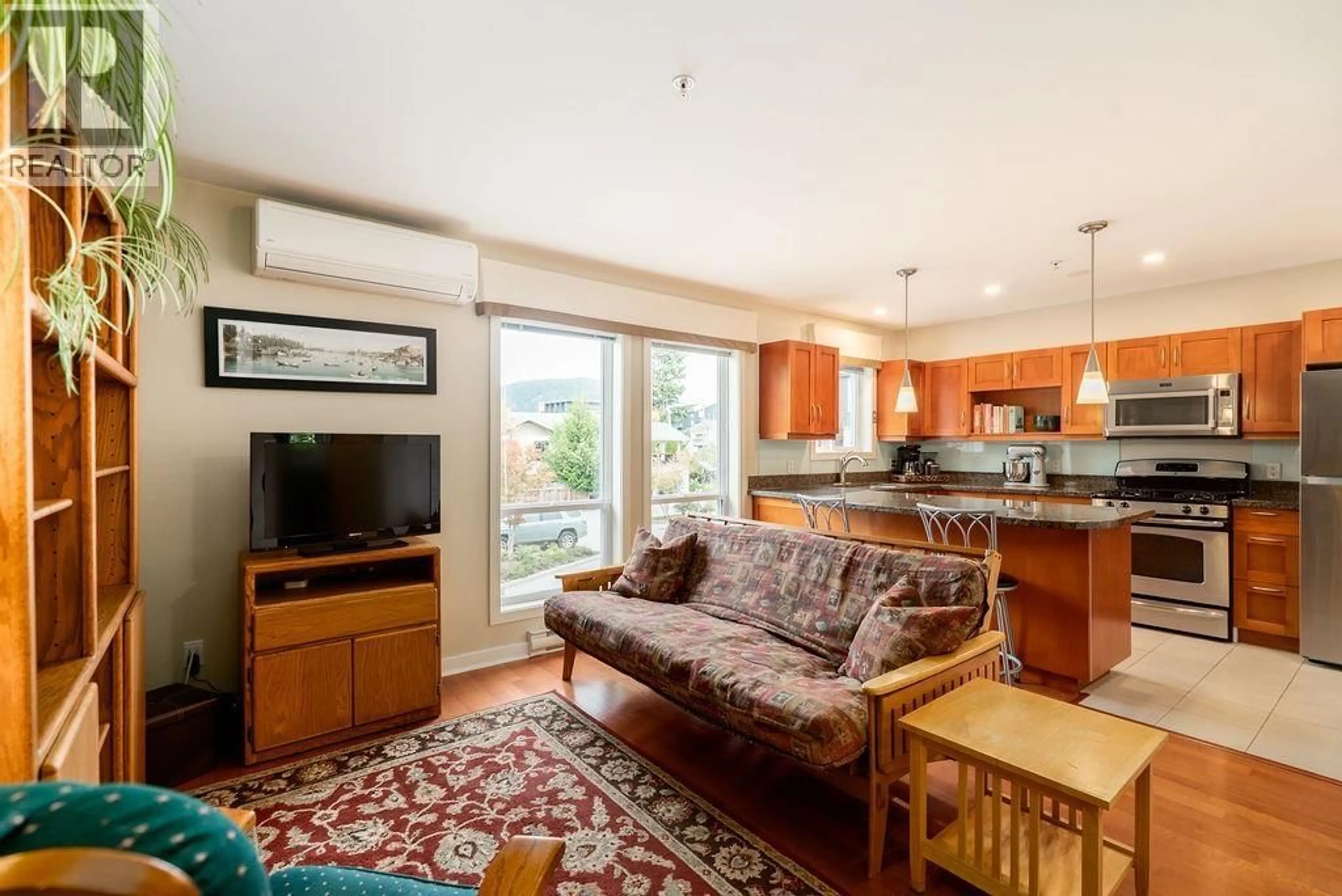 Living room with furniture, wood/laminate floor for 3 - 1233 MAIN STREET, Squamish British Columbia V8B0P7