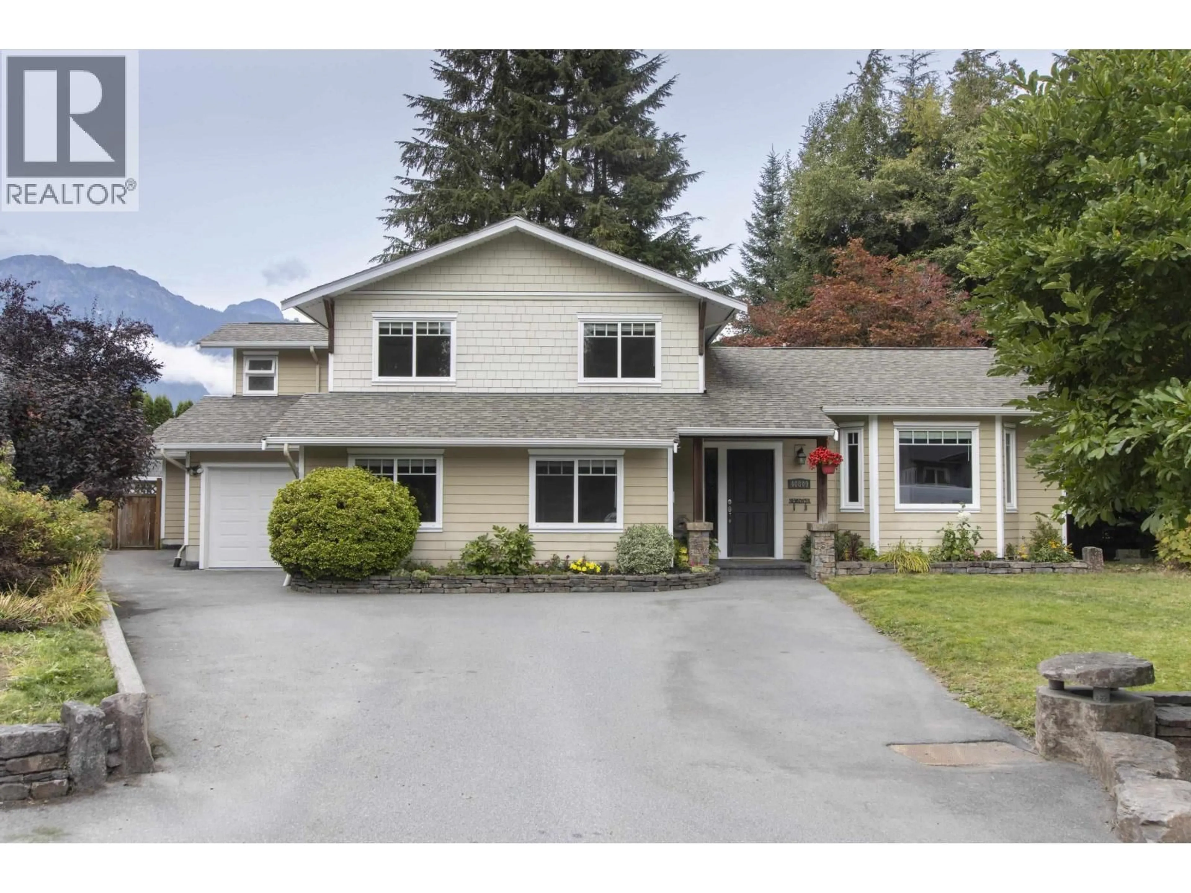 Home with vinyl exterior material, mountain view for 40809 MOUNTAIN PLACE, Squamish British Columbia V0N1T0