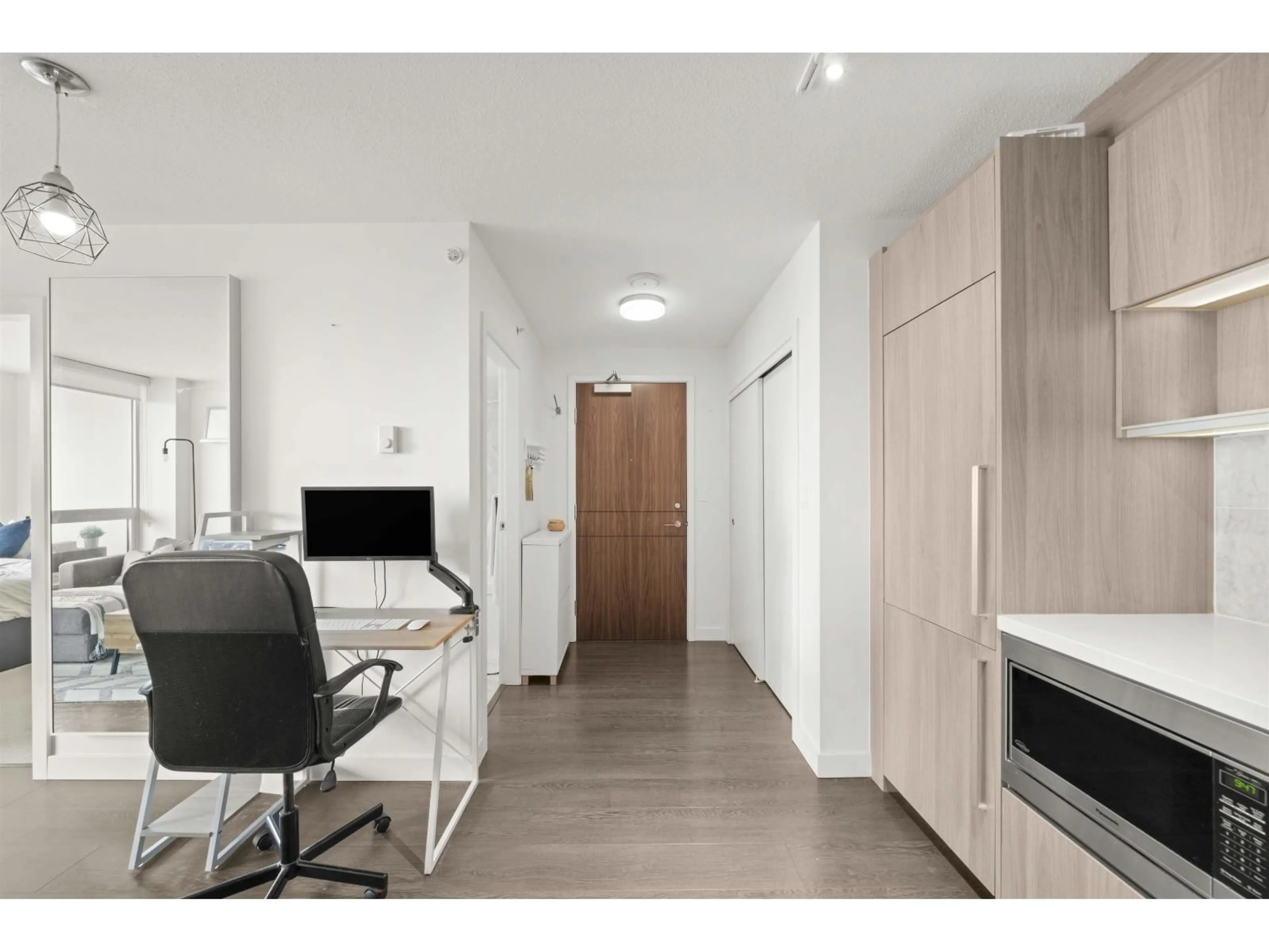 A pic of a room for 1901 - 13696 100, Surrey British Columbia V3T0L5