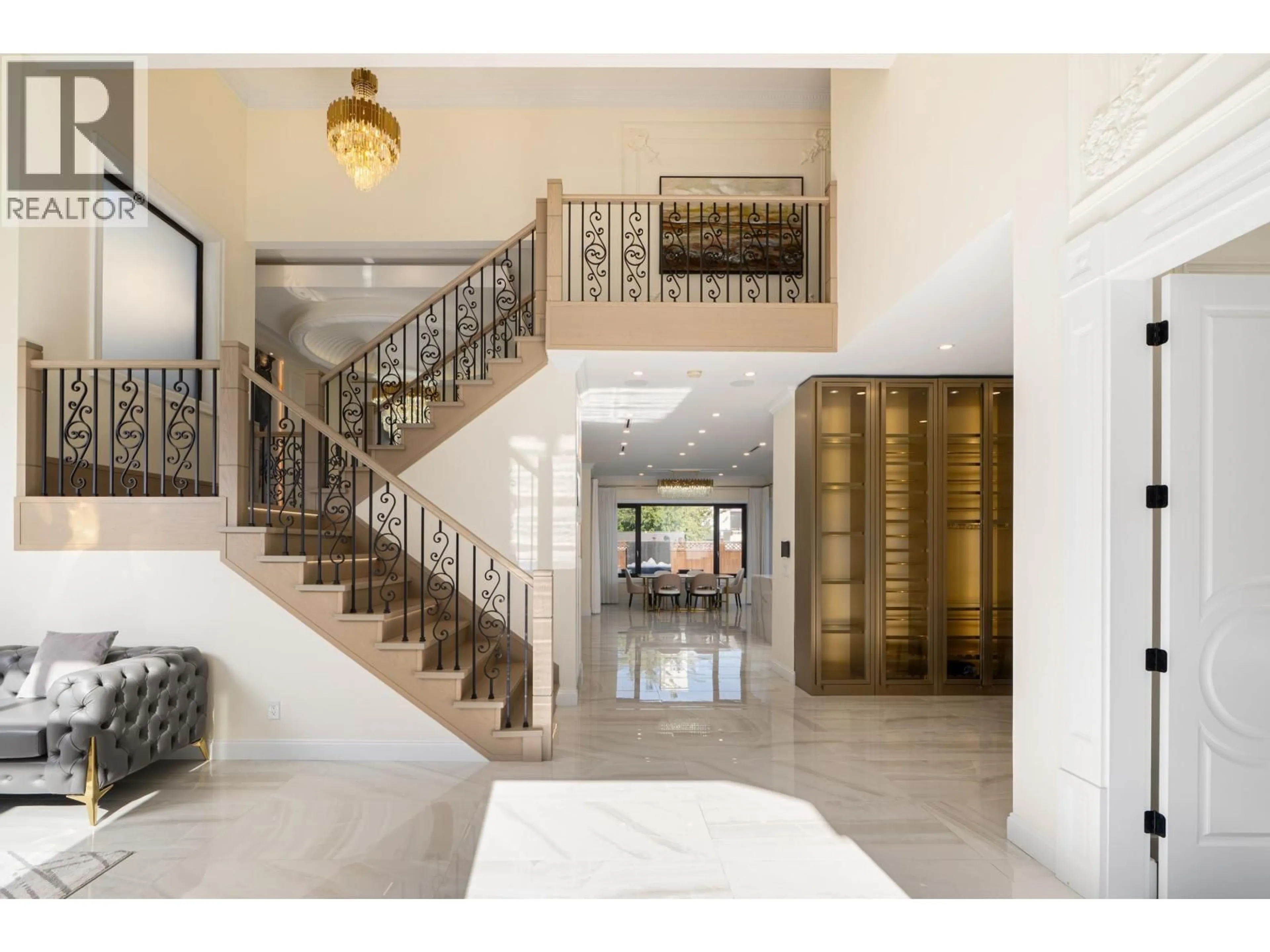 Indoor foyer for 4311 FRANCIS ROAD, Richmond British Columbia V7C1J8