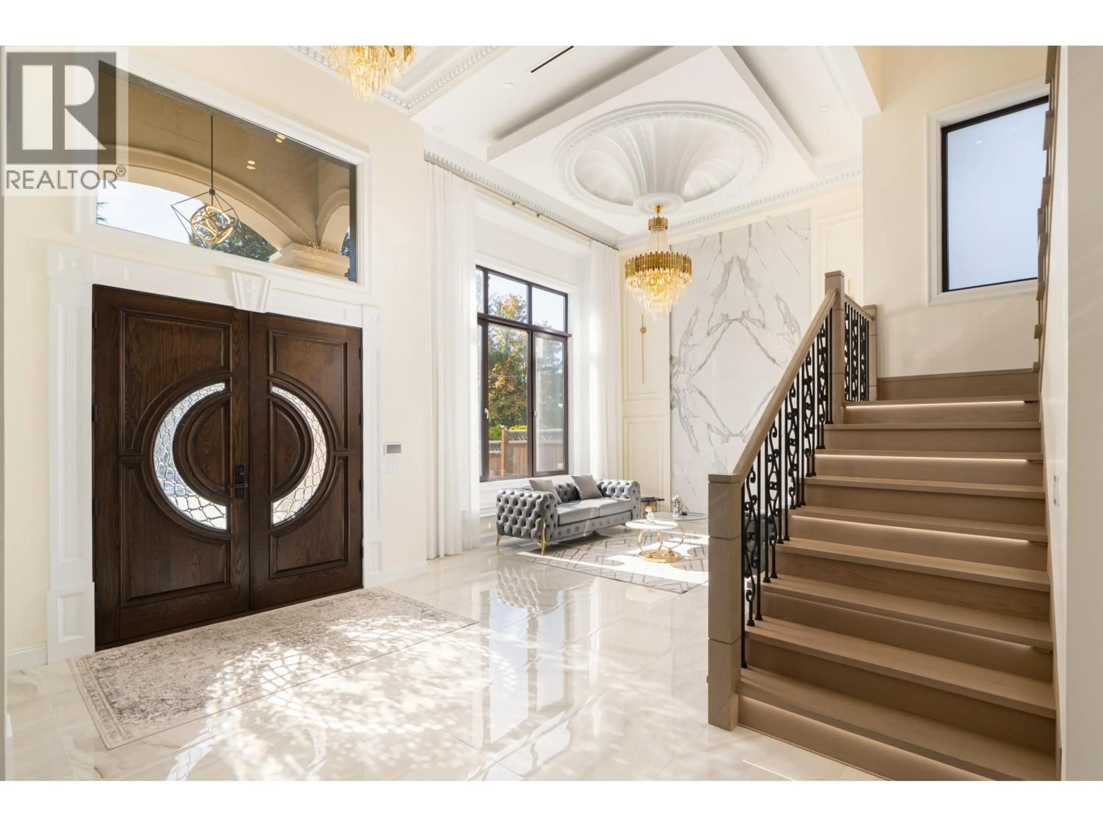 Indoor foyer for 4311 FRANCIS ROAD, Richmond British Columbia V7C1J8