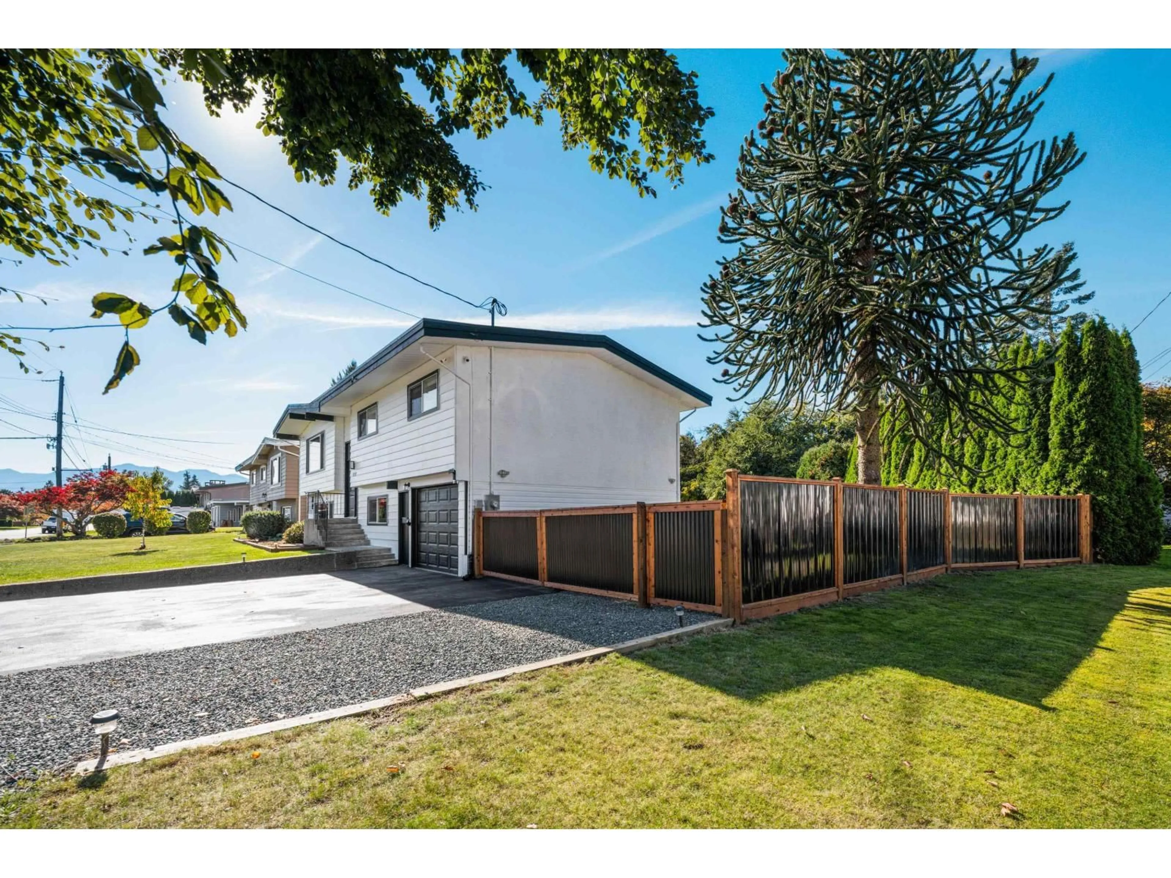 A pic from outside/outdoor area/front of a property/back of a property/a pic from drone, street for 10107 SHAMROCK DRIVE, Chilliwack British Columbia V2P5L3