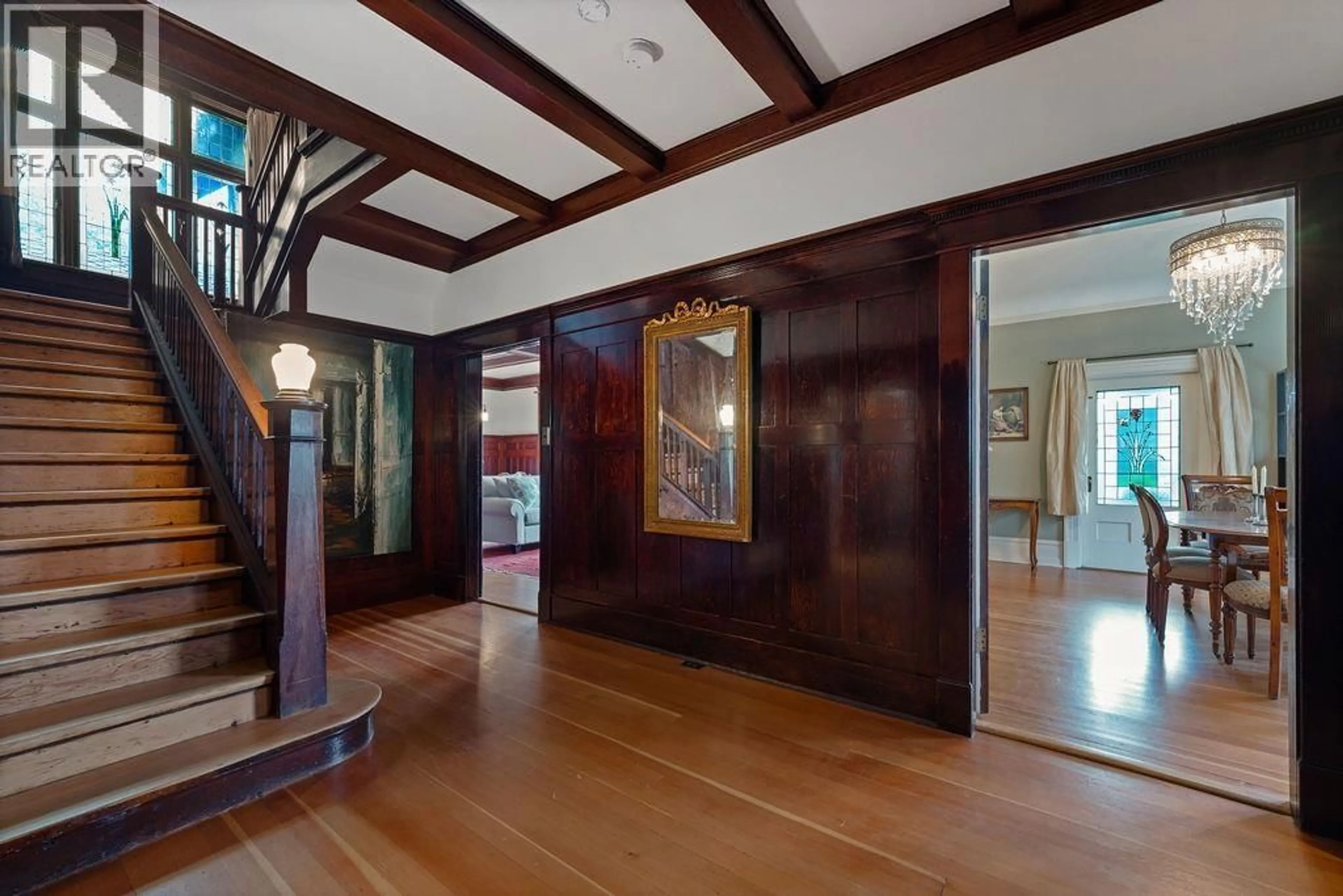Indoor foyer for 3190 ST. GEORGES AVENUE, North Vancouver British Columbia V7N1V2