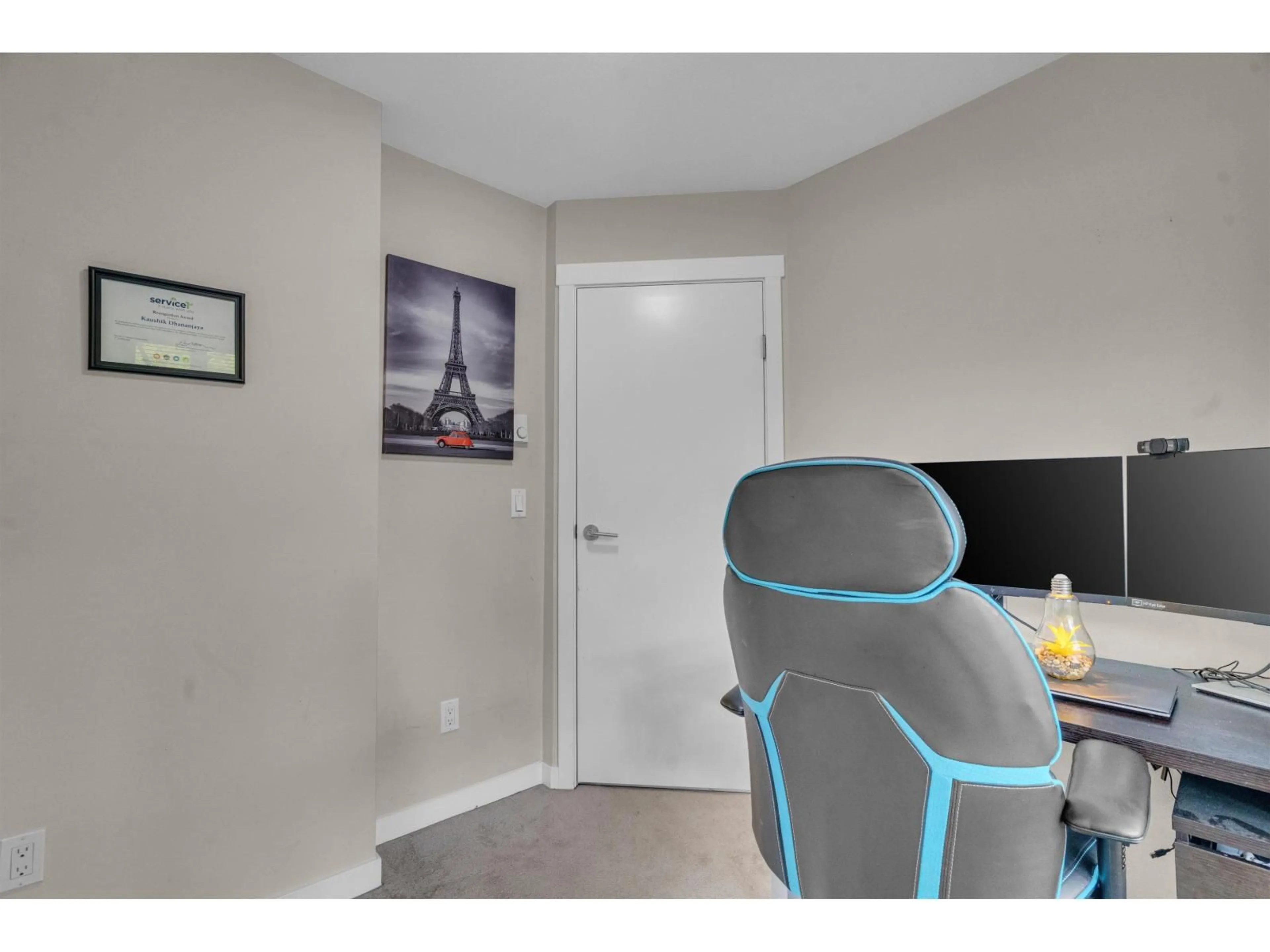 A pic of a room for 8 - 8473 163, Surrey British Columbia V4N6M7