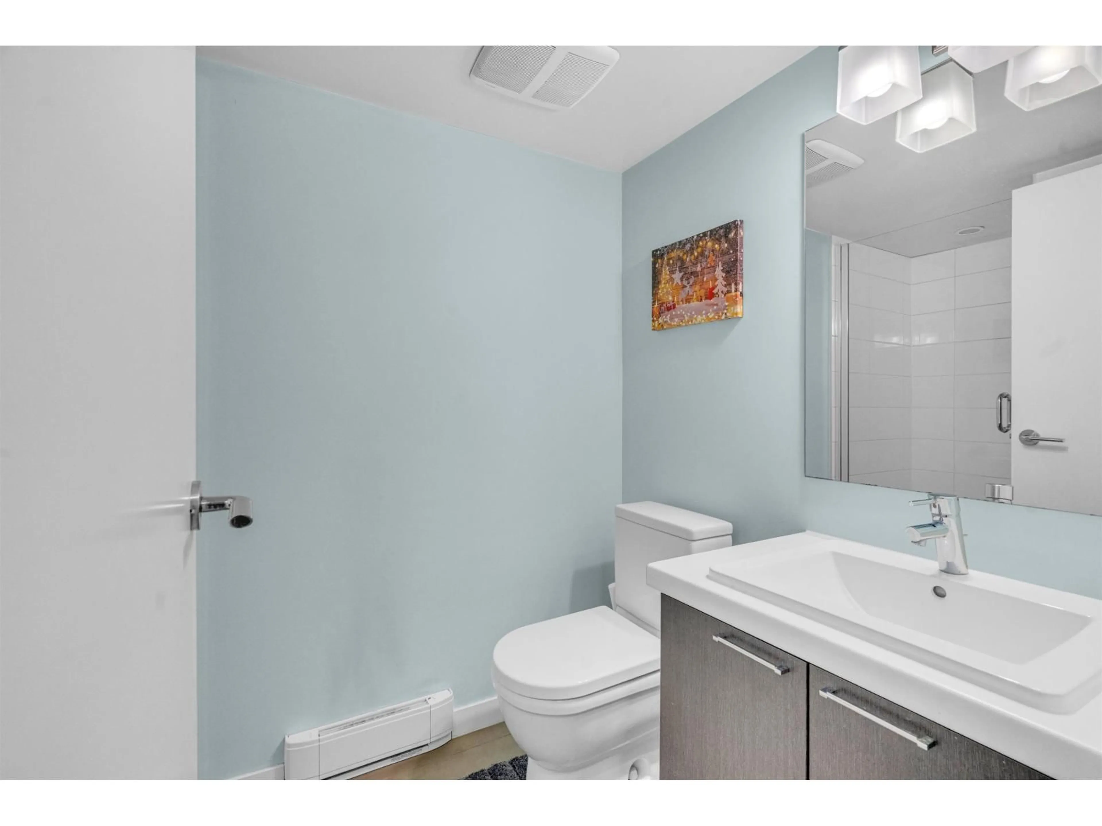 Standard bathroom, ceramic/tile floor for 8 - 8473 163, Surrey British Columbia V4N6M7