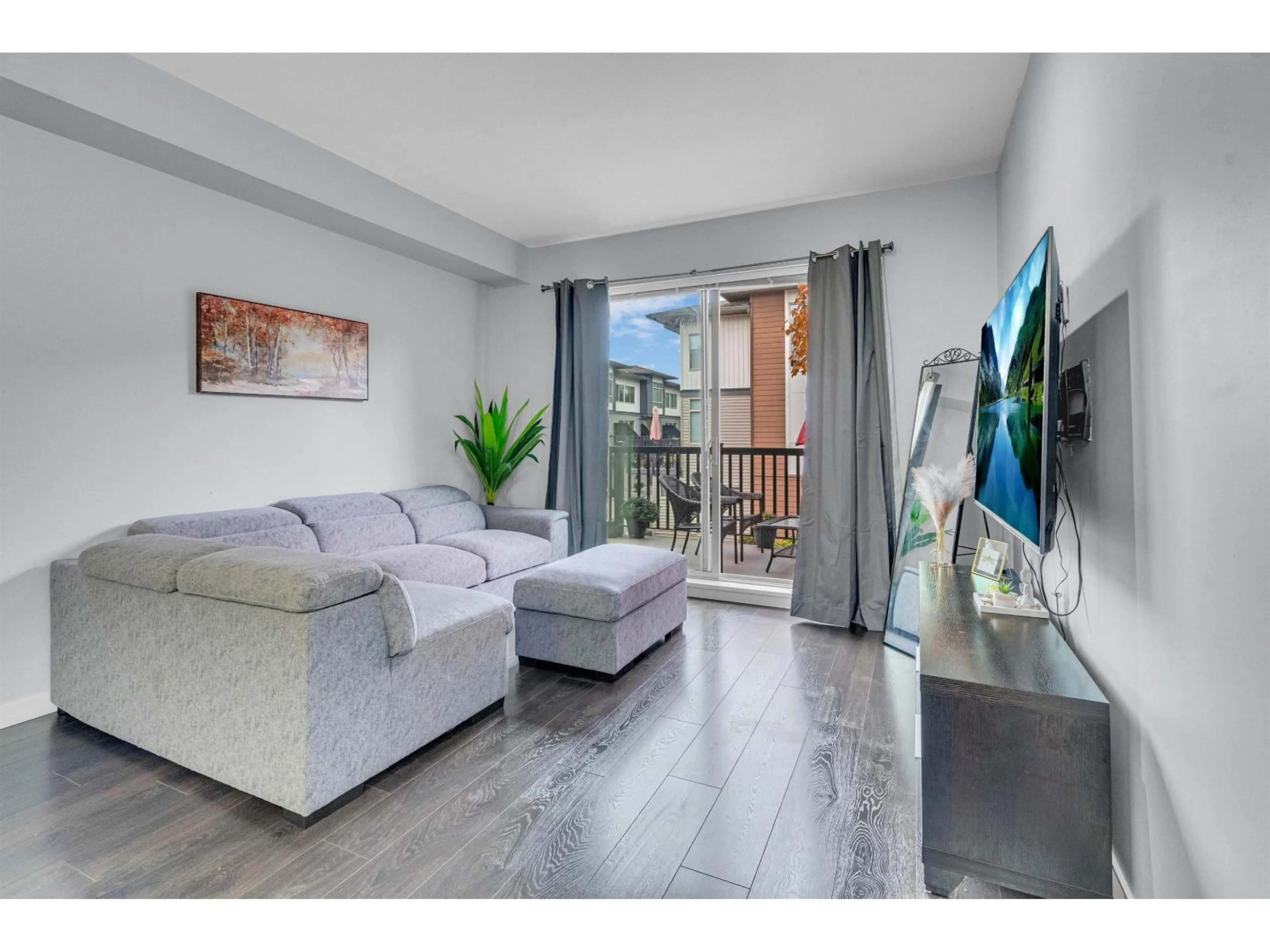 Living room with furniture, wood/laminate floor for 8 - 8473 163, Surrey British Columbia V4N6M7