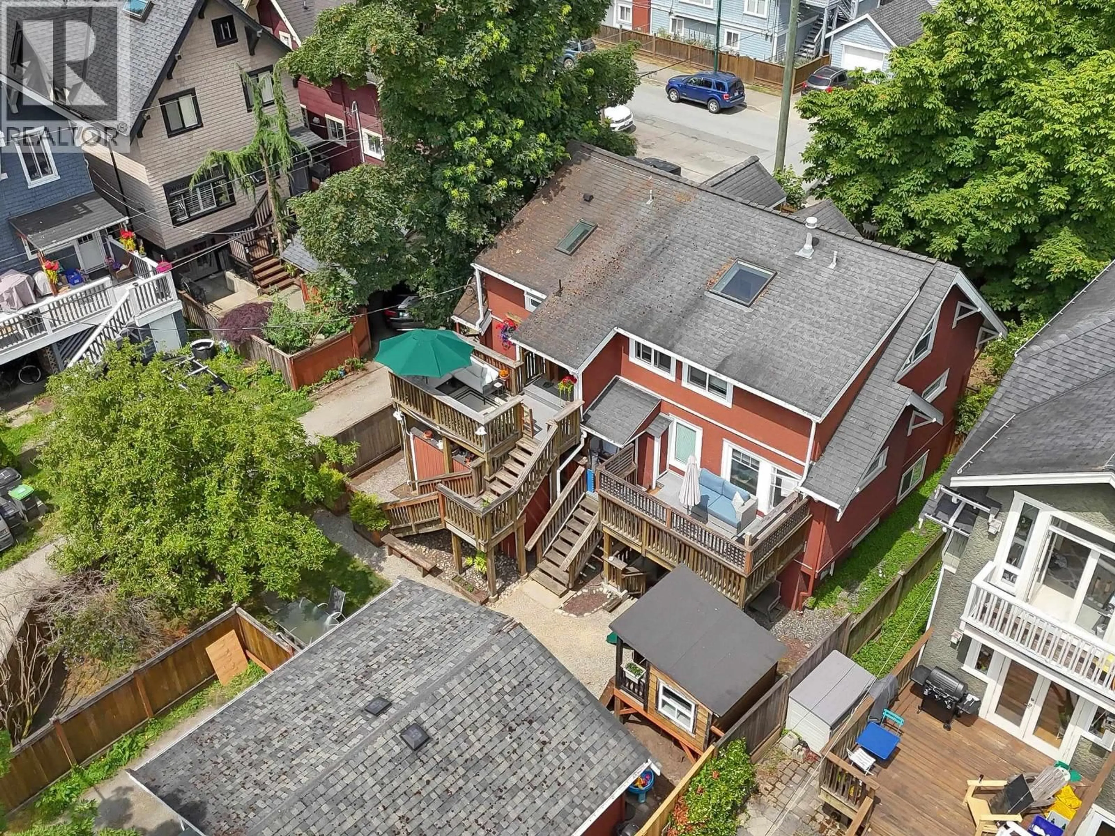 A pic from outside/outdoor area/front of a property/back of a property/a pic from drone, city buildings view from balcony for 2770 5TH AVENUE, Vancouver British Columbia V6K1T4