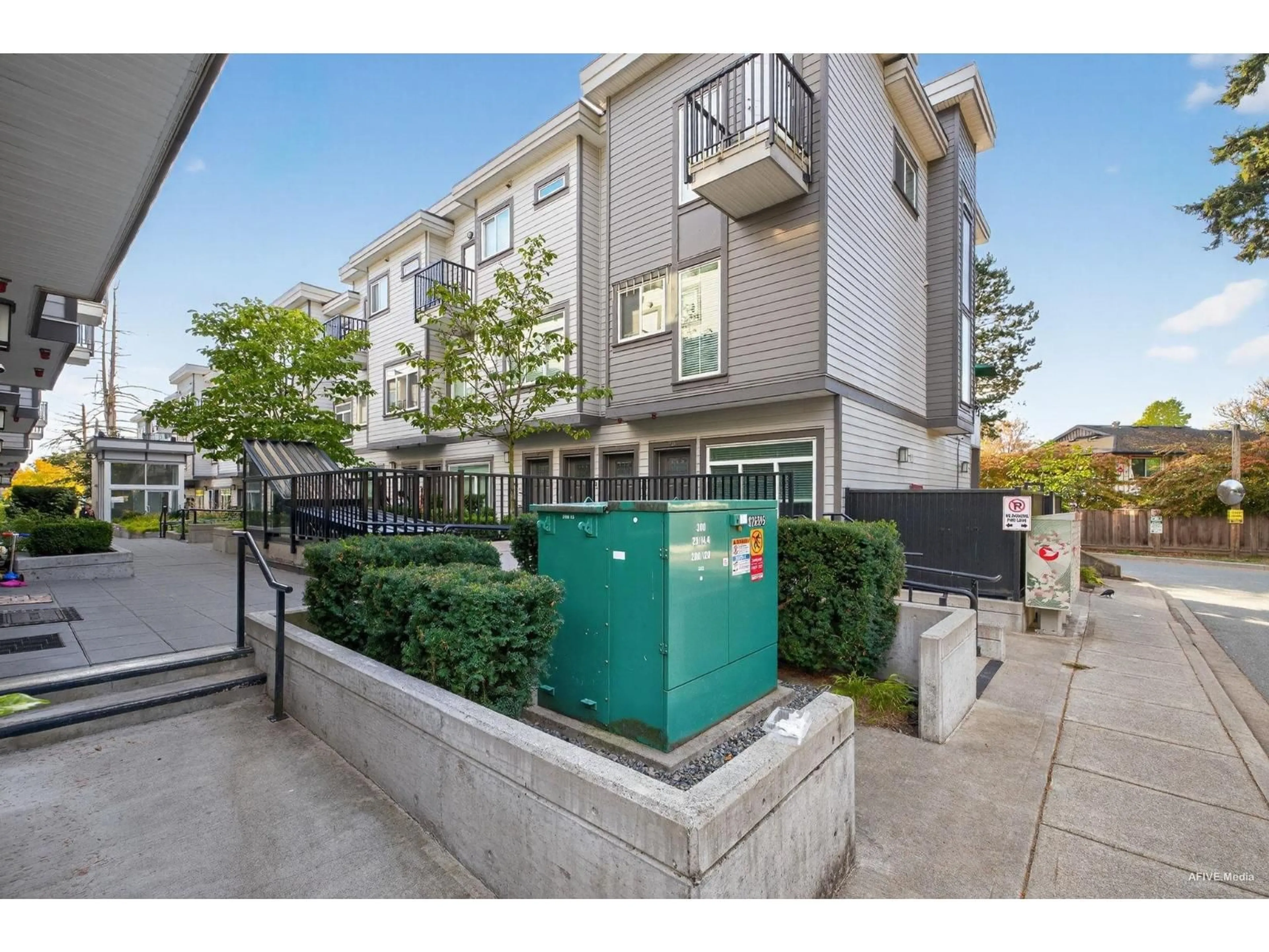 Patio, street for 17 - 7247 140, Surrey British Columbia V3W1K8