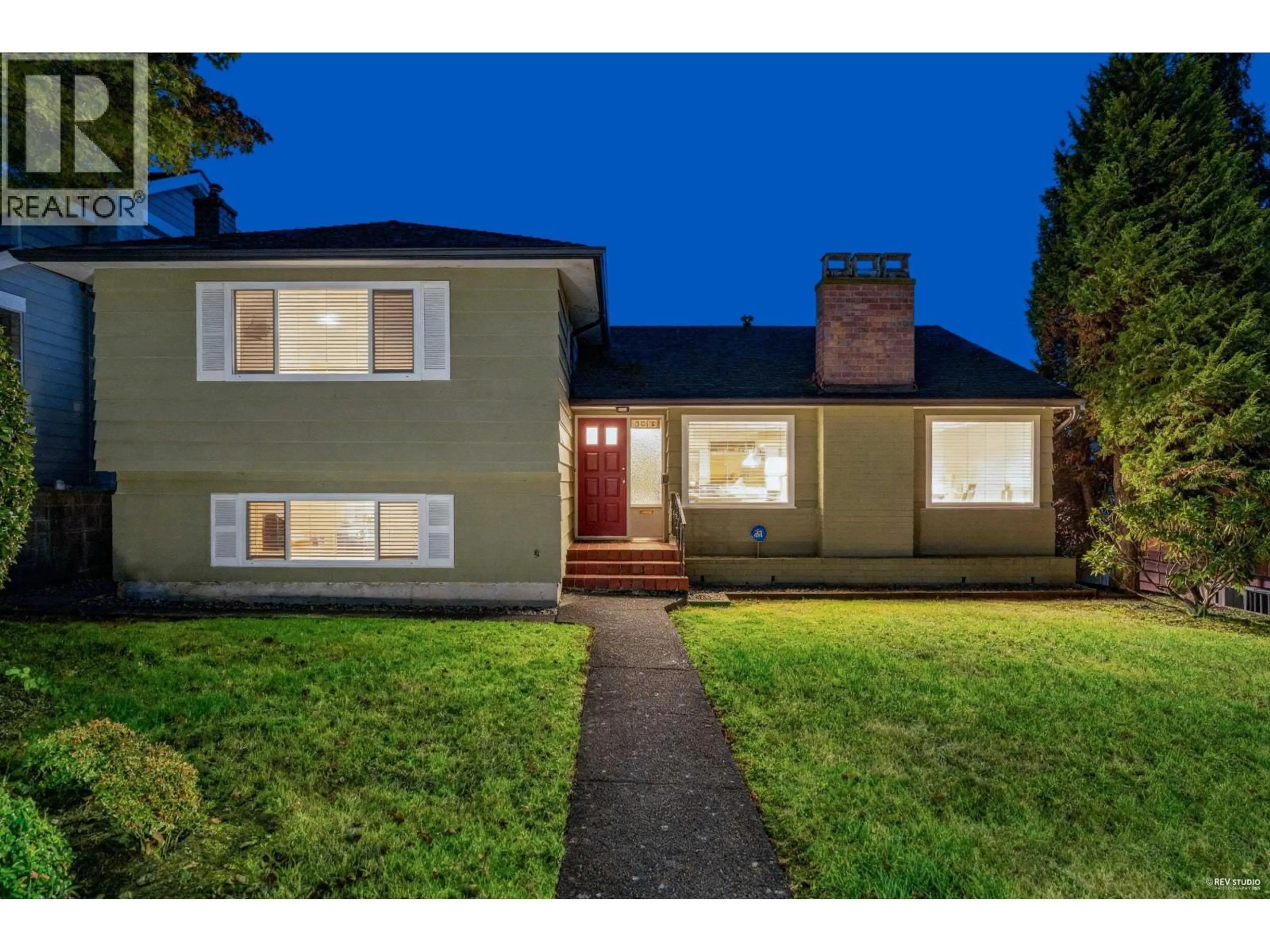 Unknown for 2056 29TH AVENUE, Vancouver British Columbia V6J3A1