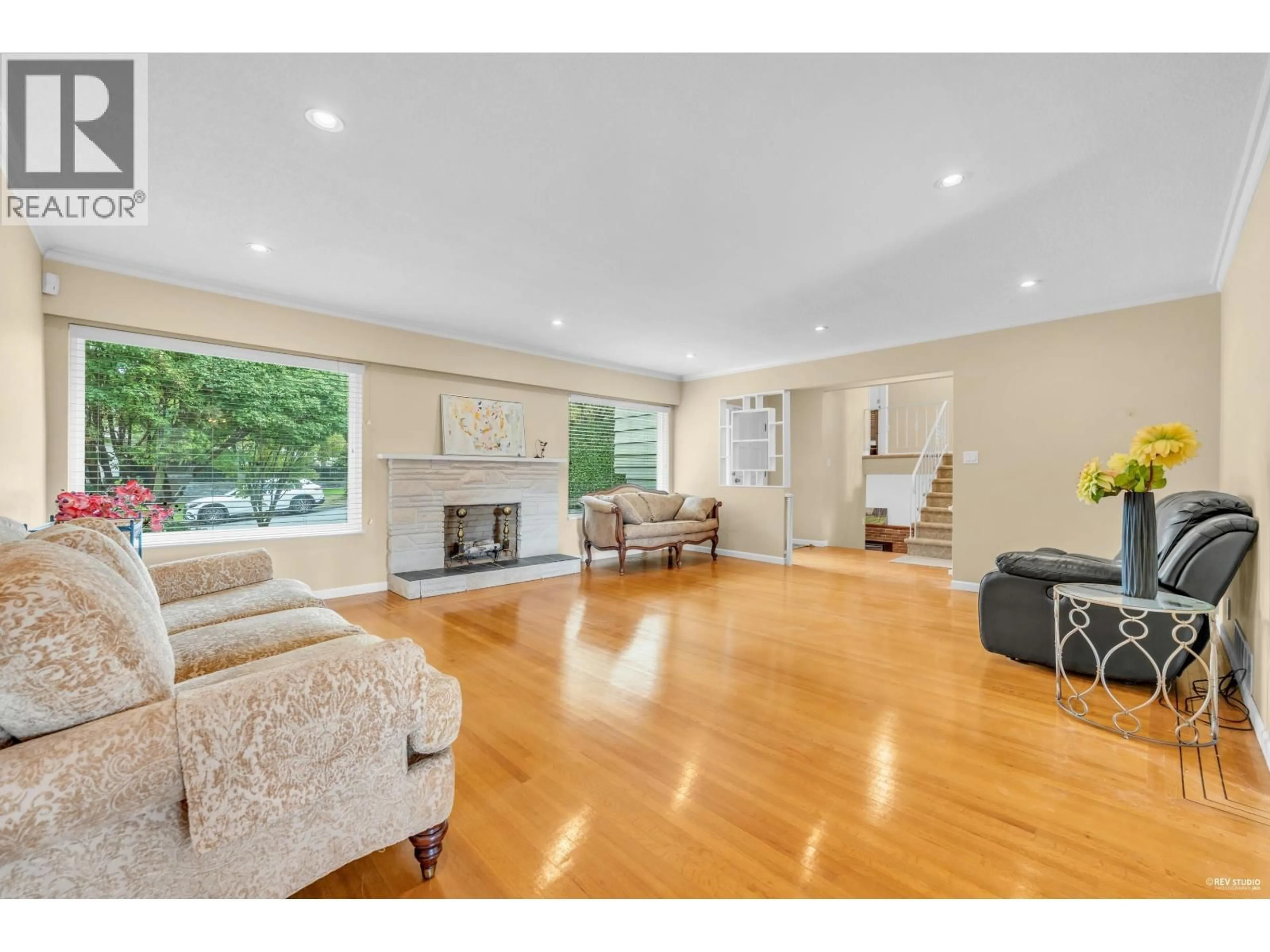 Unknown for 2056 29TH AVENUE, Vancouver British Columbia V6J3A1