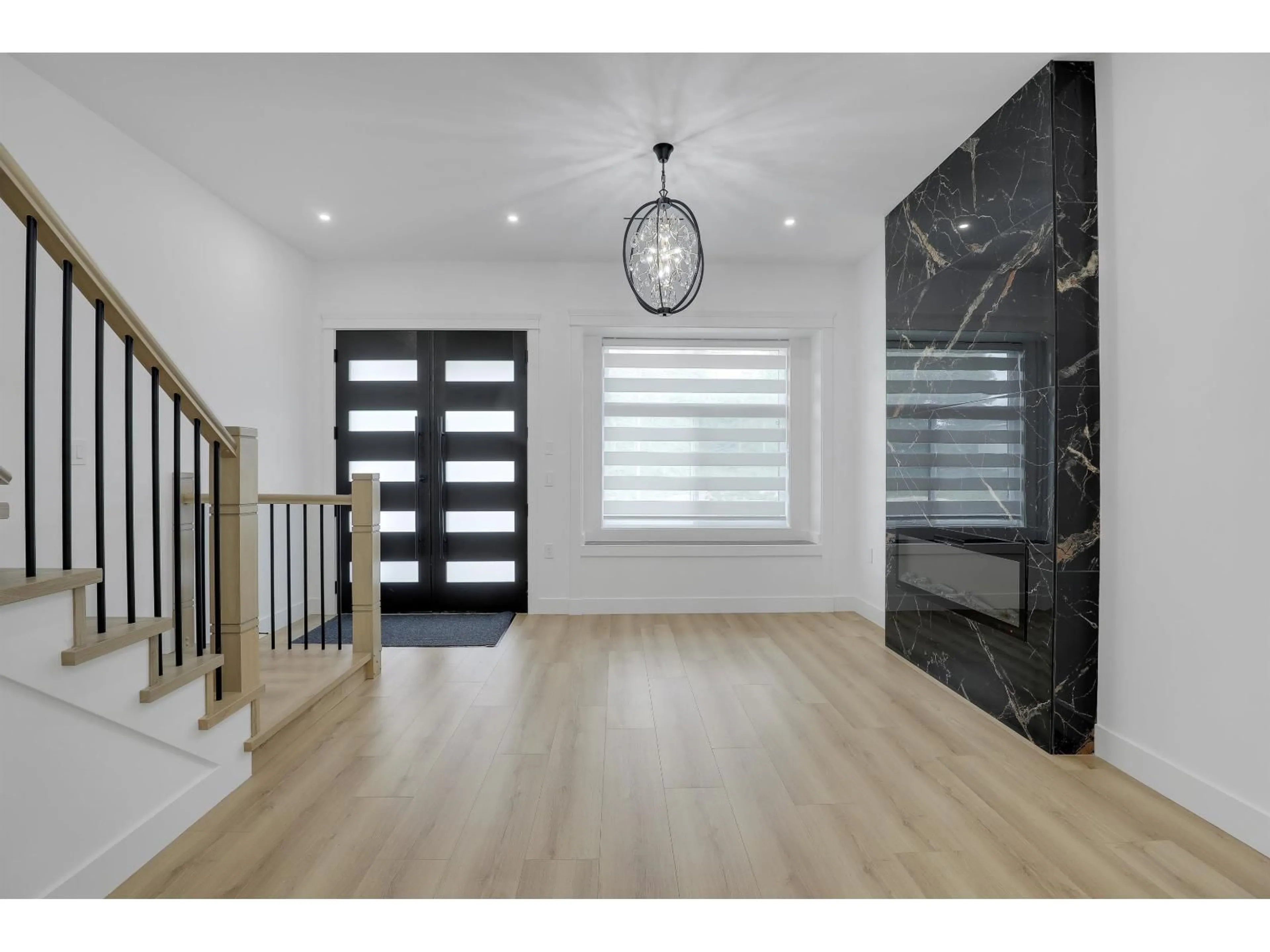 Indoor entryway for 16182 78, Surrey British Columbia V4N0X4