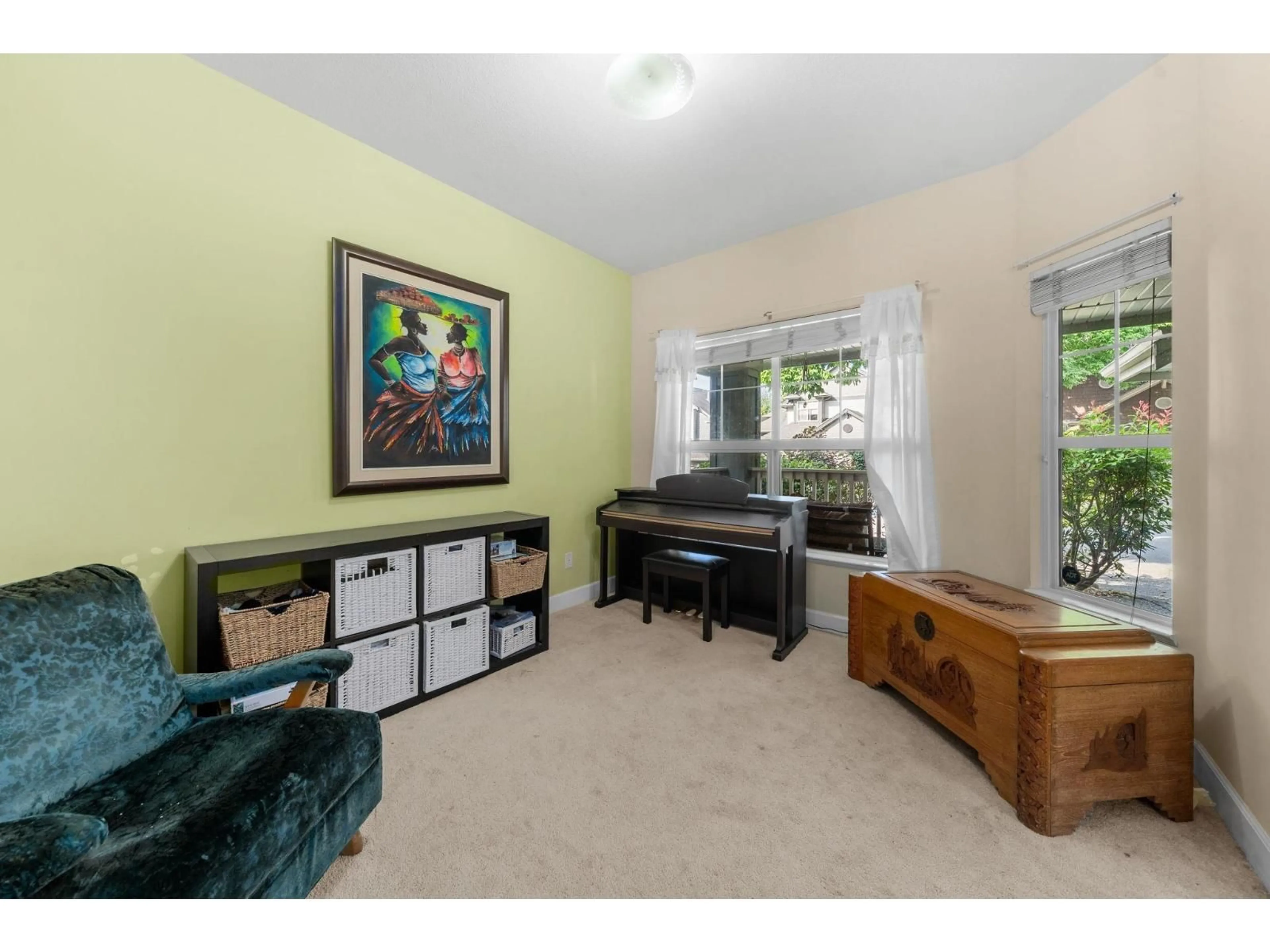 Living room with furniture, unknown for 6942 198B, Langley British Columbia V2Y3B4