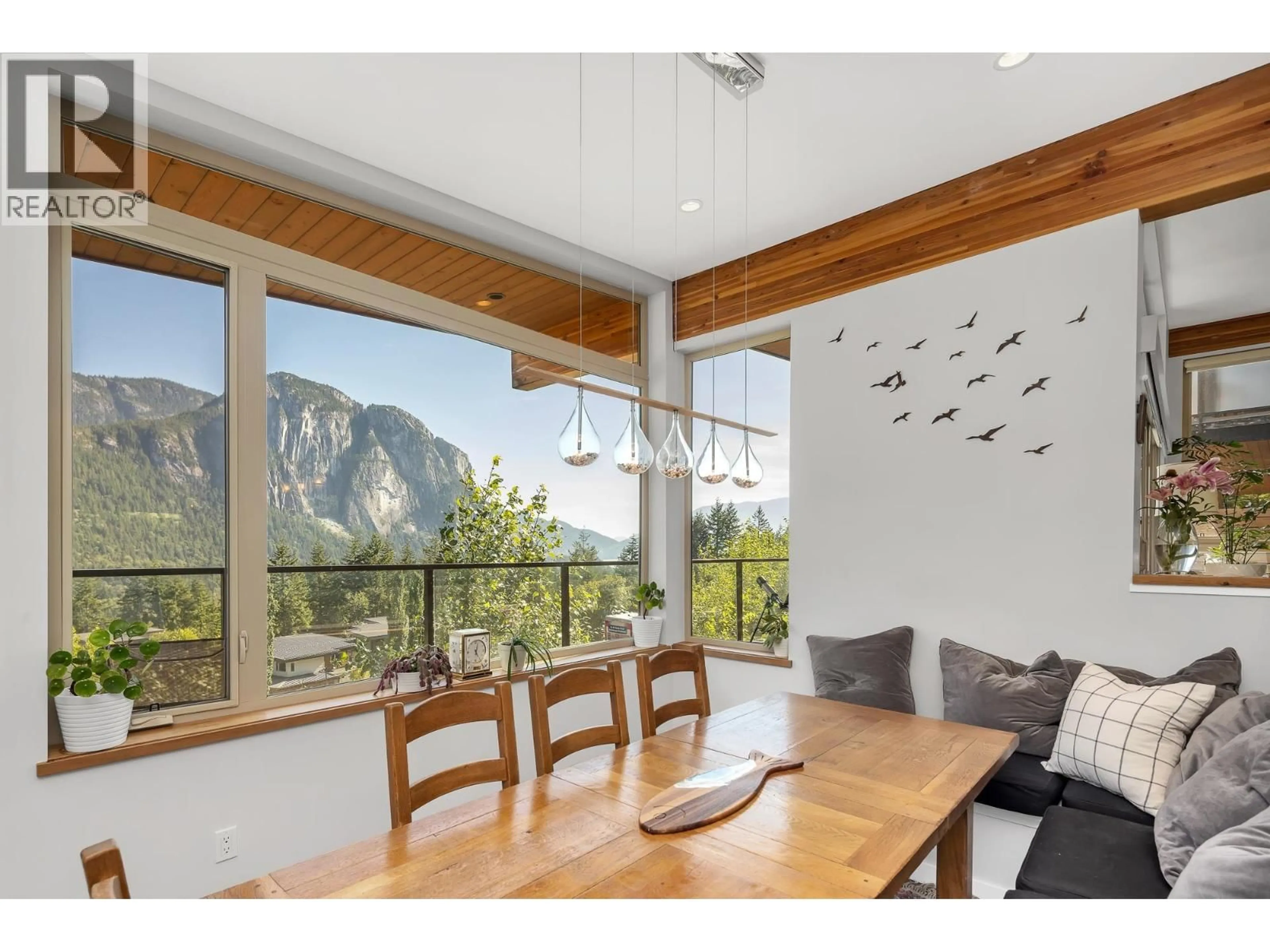 Dining room, wood/laminate floor for 38561 SKY PILOT DRIVE, Squamish British Columbia V8B0T6