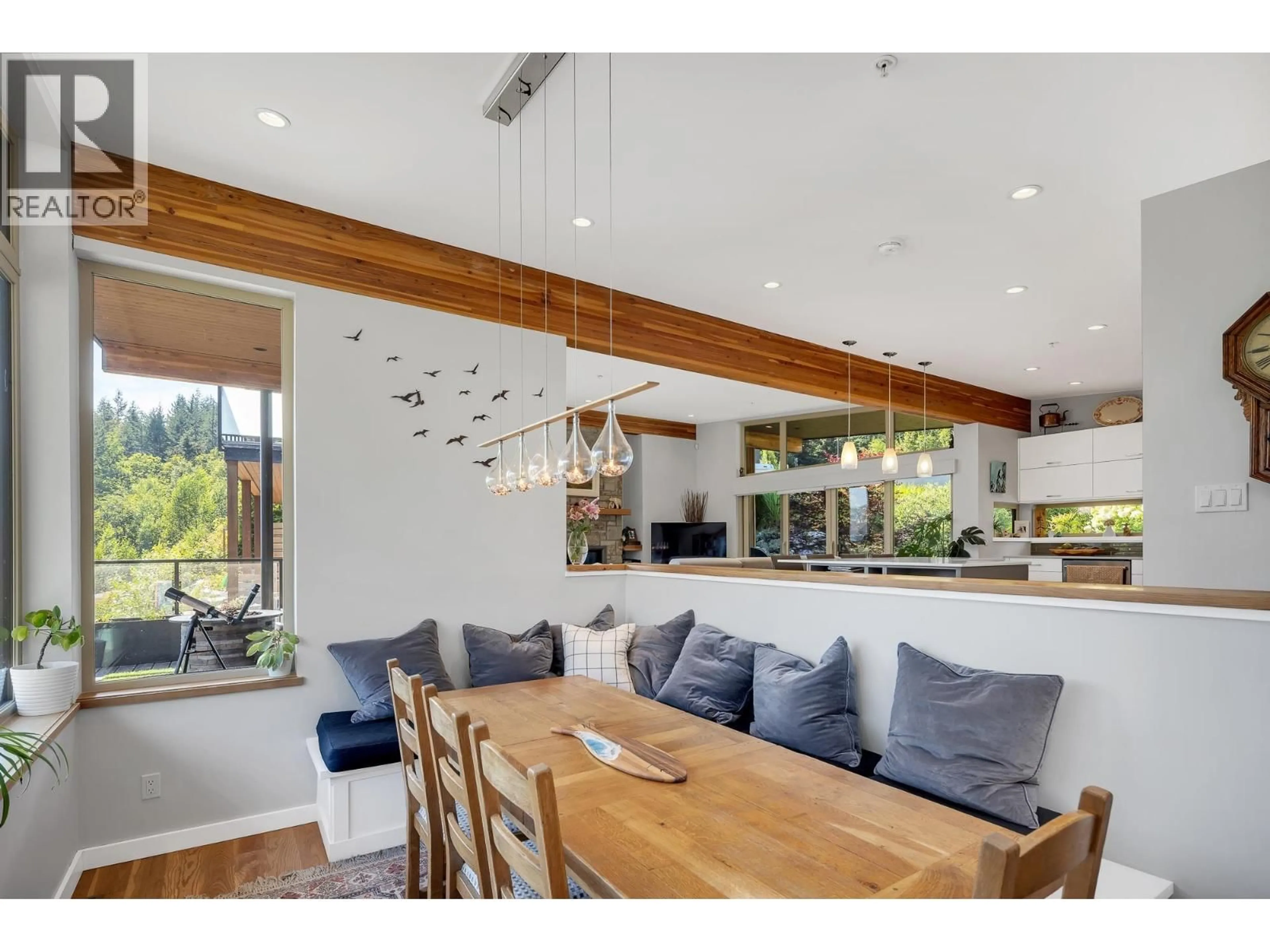 Open concept kitchen, wood/laminate floor for 38561 SKY PILOT DRIVE, Squamish British Columbia V8B0T6