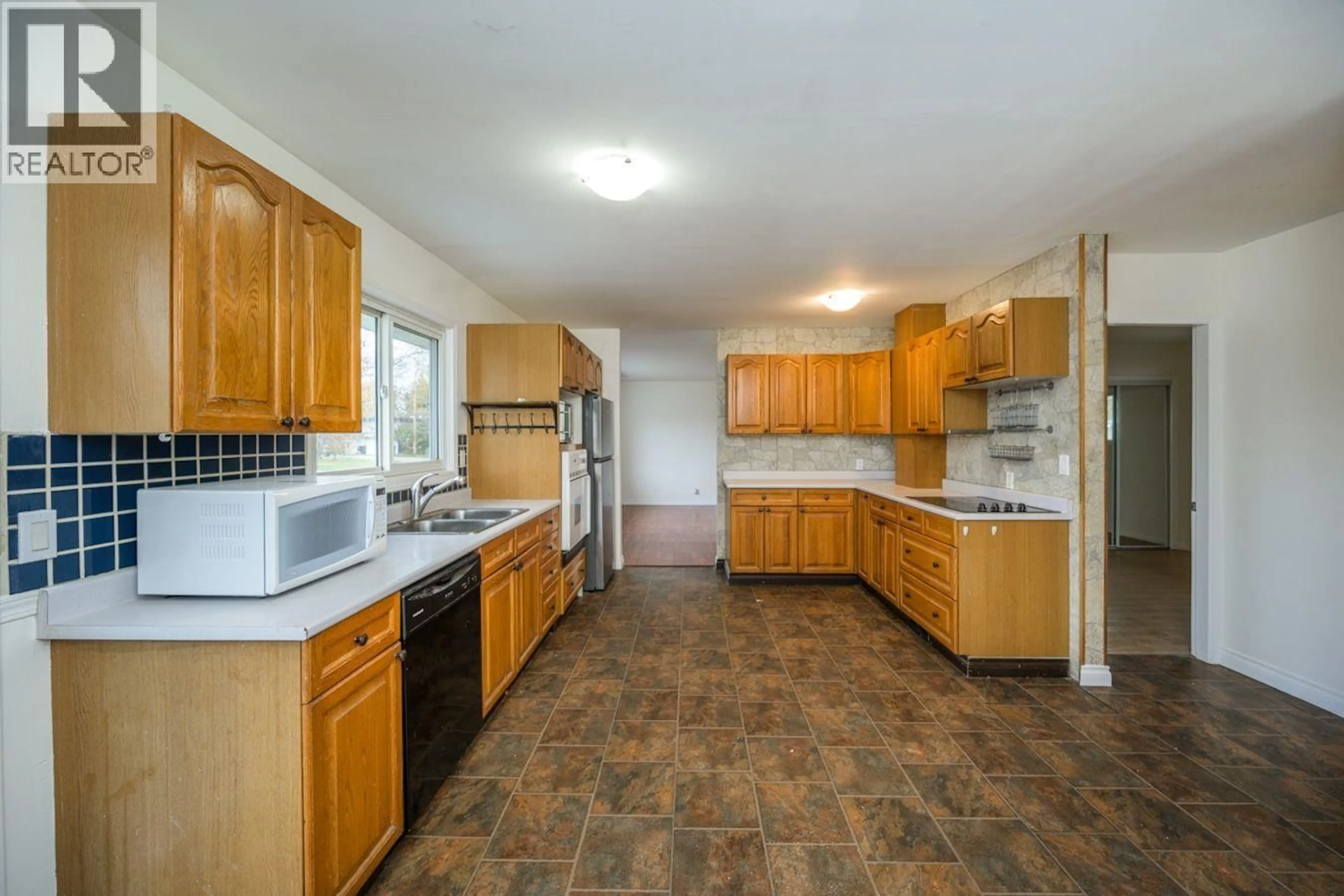 Standard kitchen, unknown for 2745 GOGOLIN ROAD, Prince George British Columbia V2N1N1
