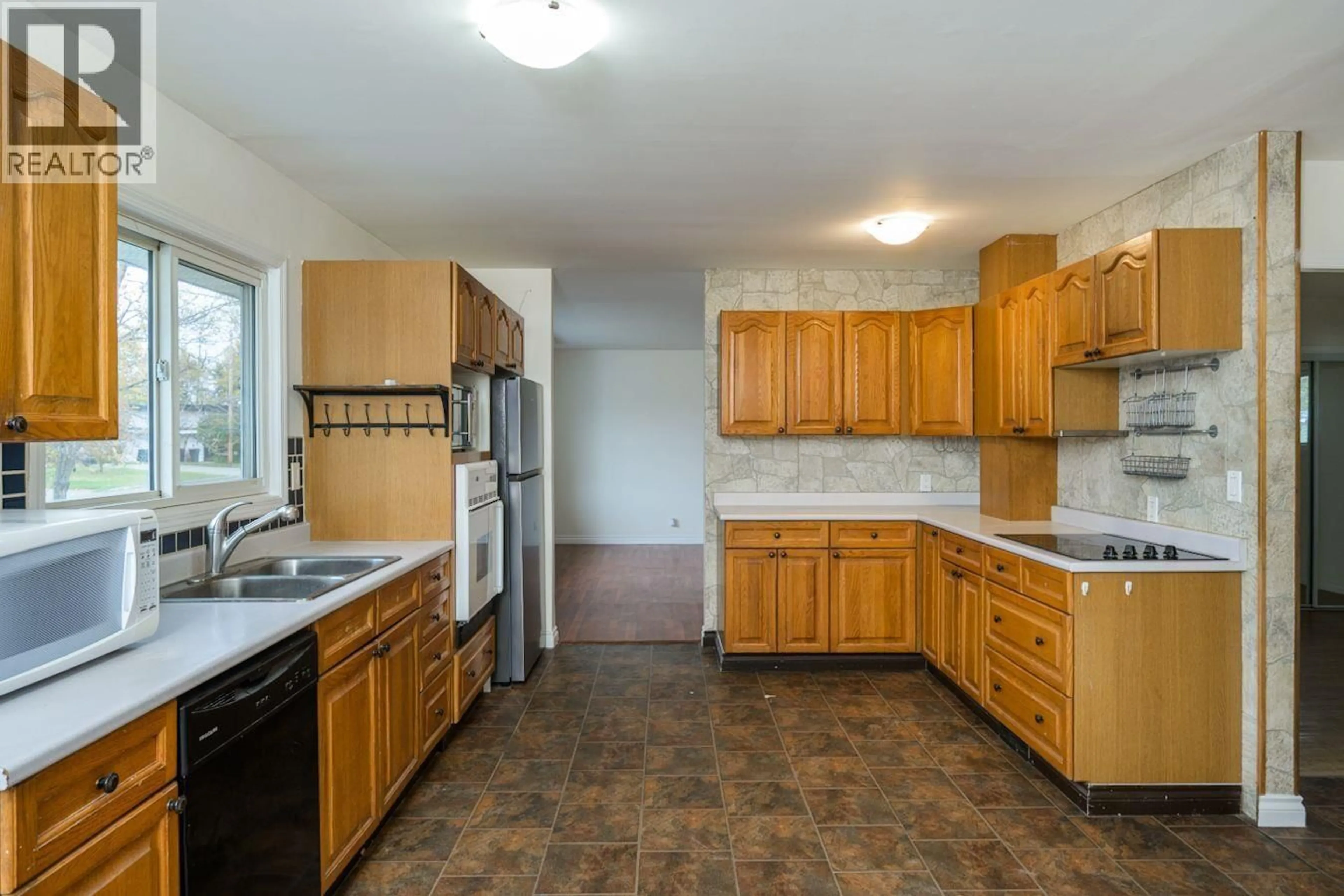 Standard kitchen, unknown for 2745 GOGOLIN ROAD, Prince George British Columbia V2N1N1