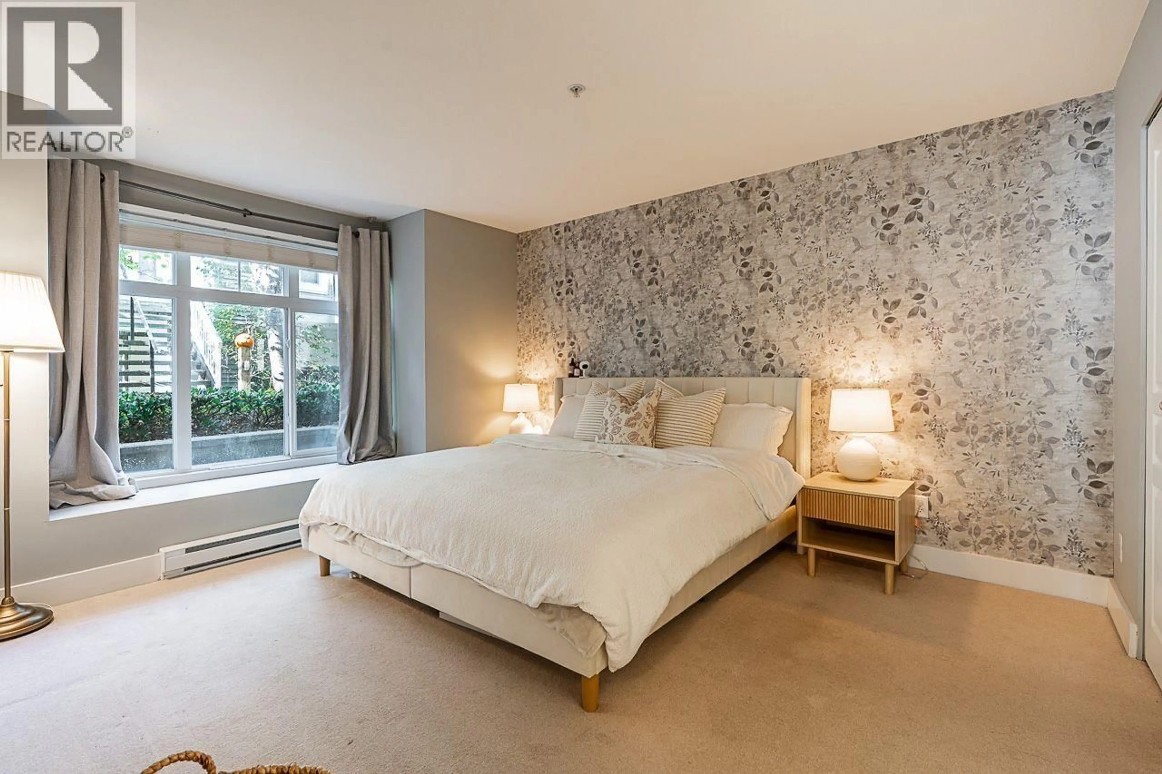 Bedroom with bed, unknown for 3 - 7428 SOUTHWYNDE AVENUE, Burnaby British Columbia V3N0A1