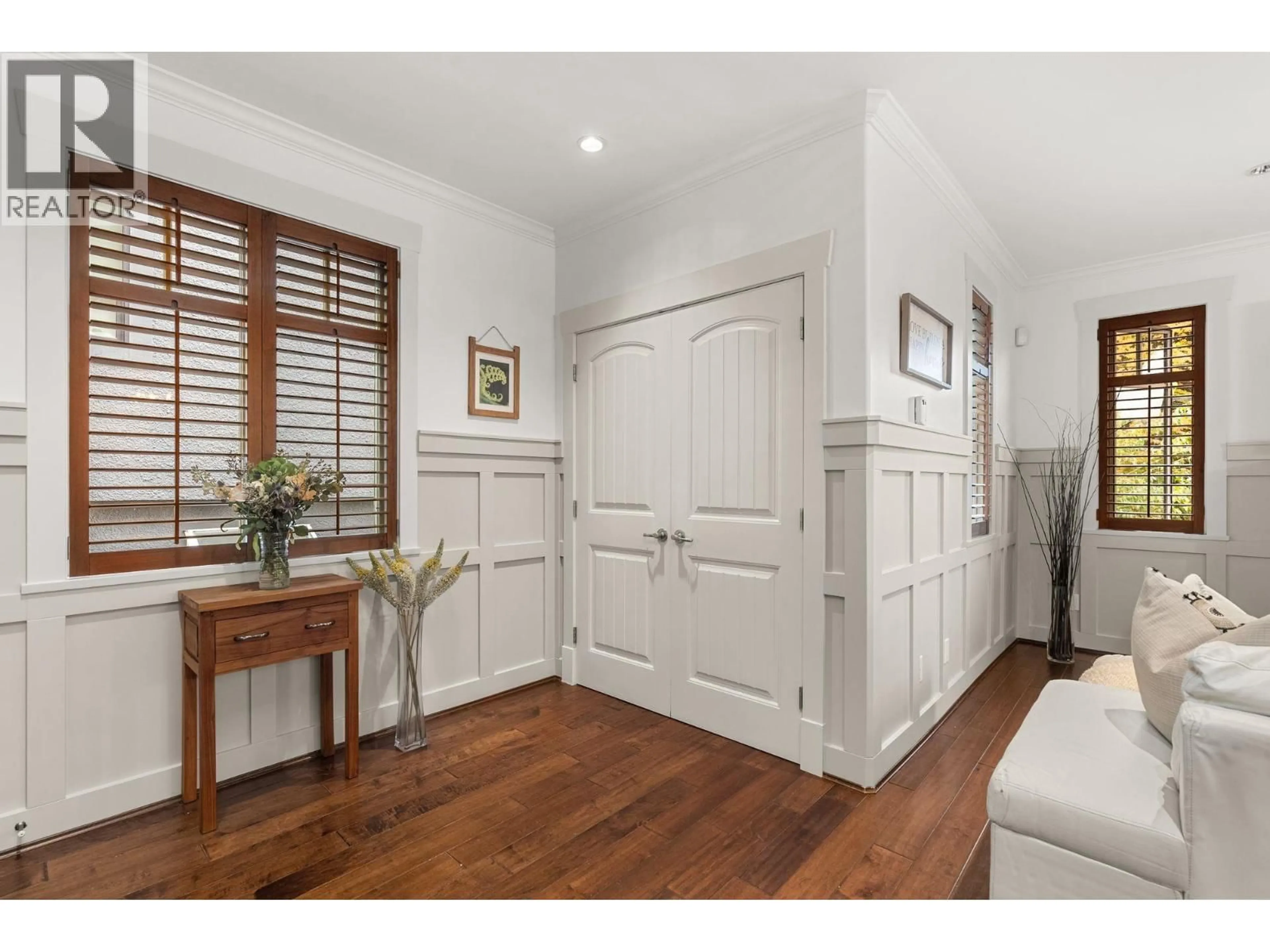 Indoor entryway for 1881 13TH AVENUE, Vancouver British Columbia V6J2H4