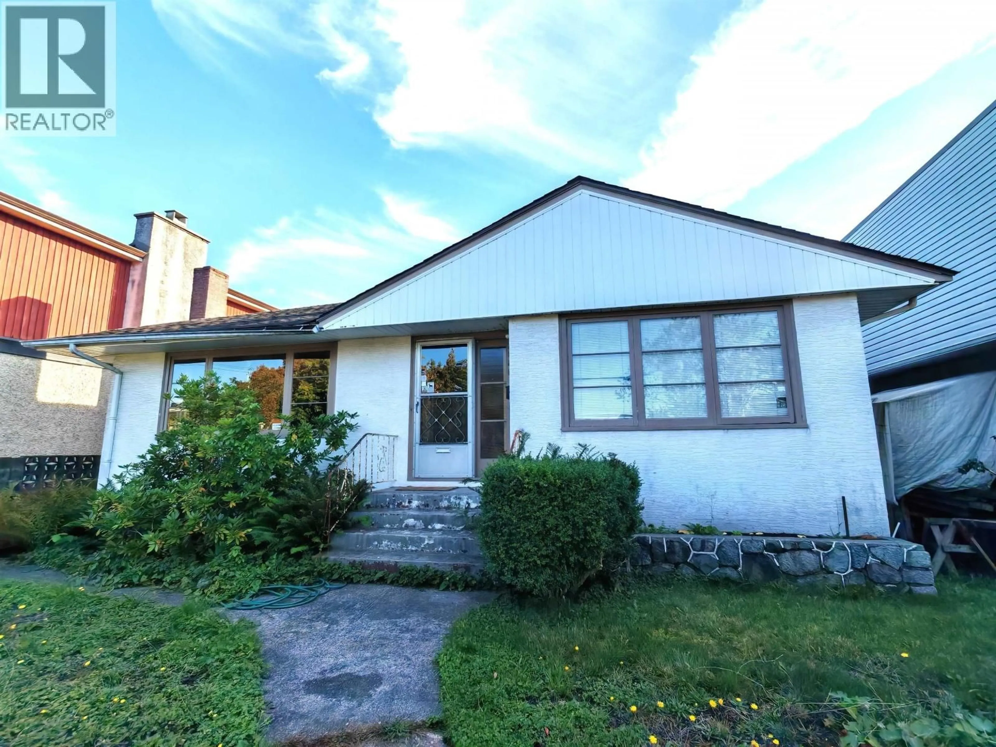 Unknown for 2686 3RD AVENUE, Vancouver British Columbia V5M1H2