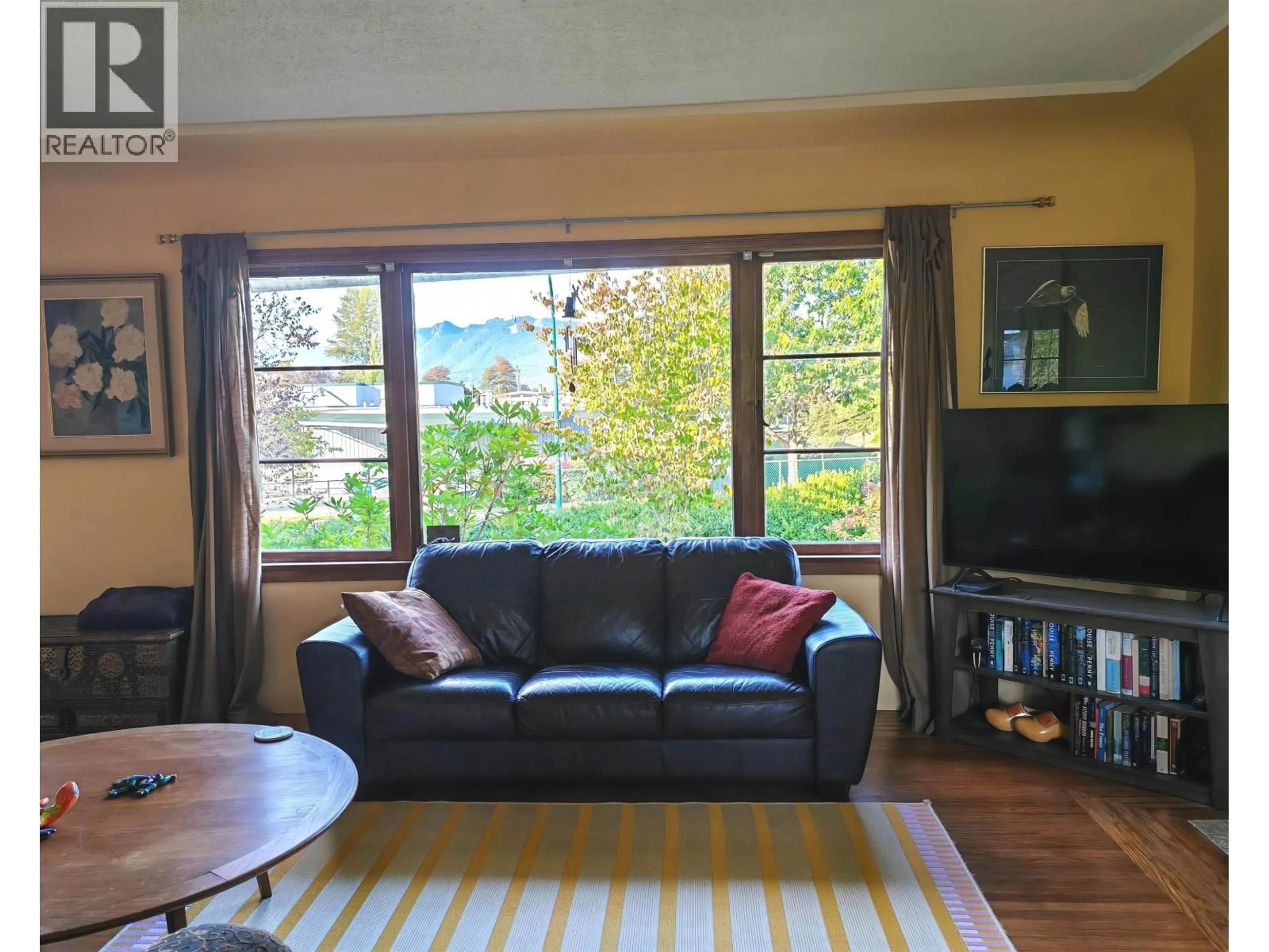 Living room with furniture, wood/laminate floor for 2686 3RD AVENUE, Vancouver British Columbia V5M1H2