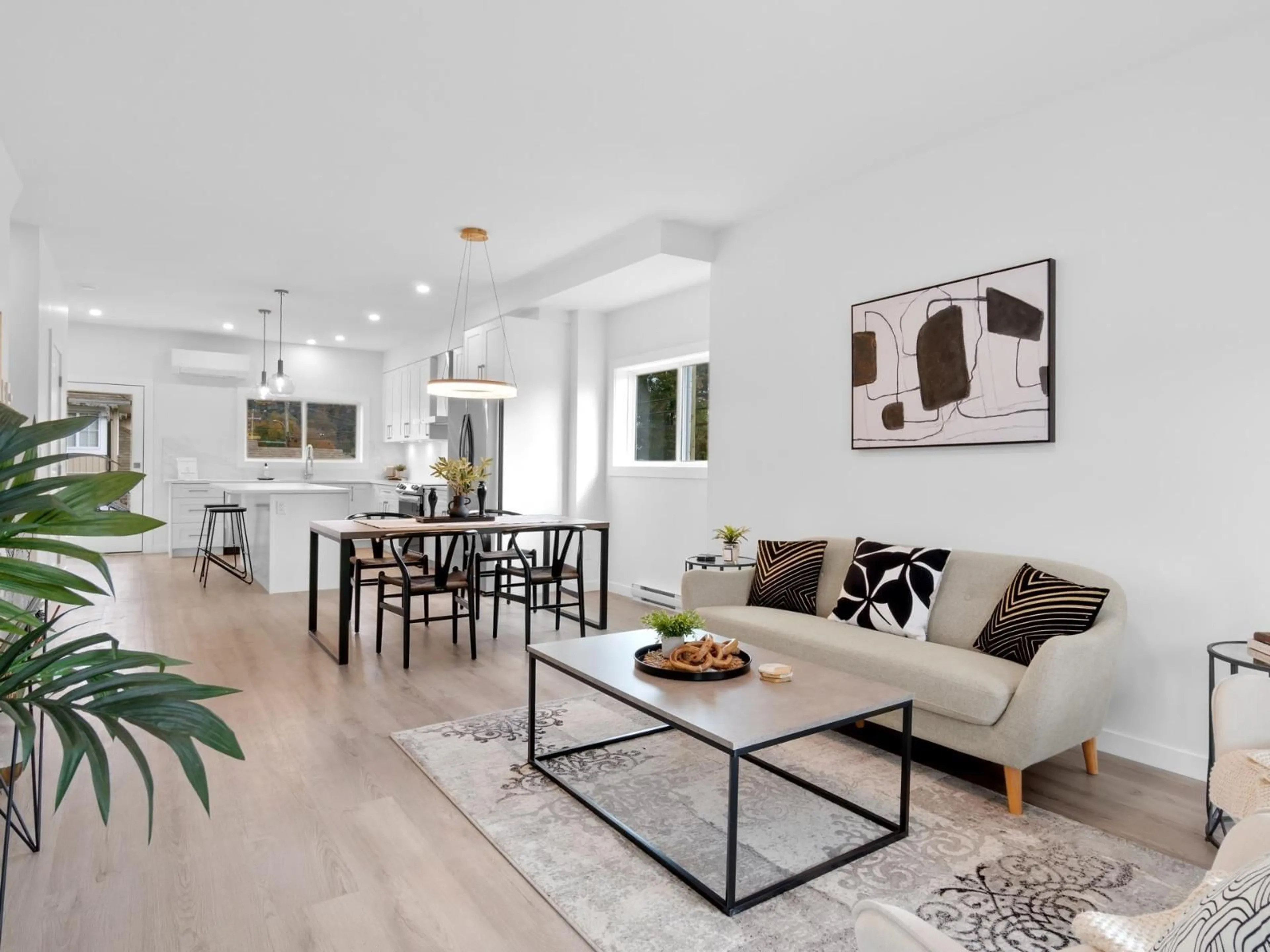 Living room with furniture, wood/laminate floor for 4 - 1655 AGASSIZ ROSEDALE NO 9 HIGHWAY, Agassiz British Columbia V0M1A2