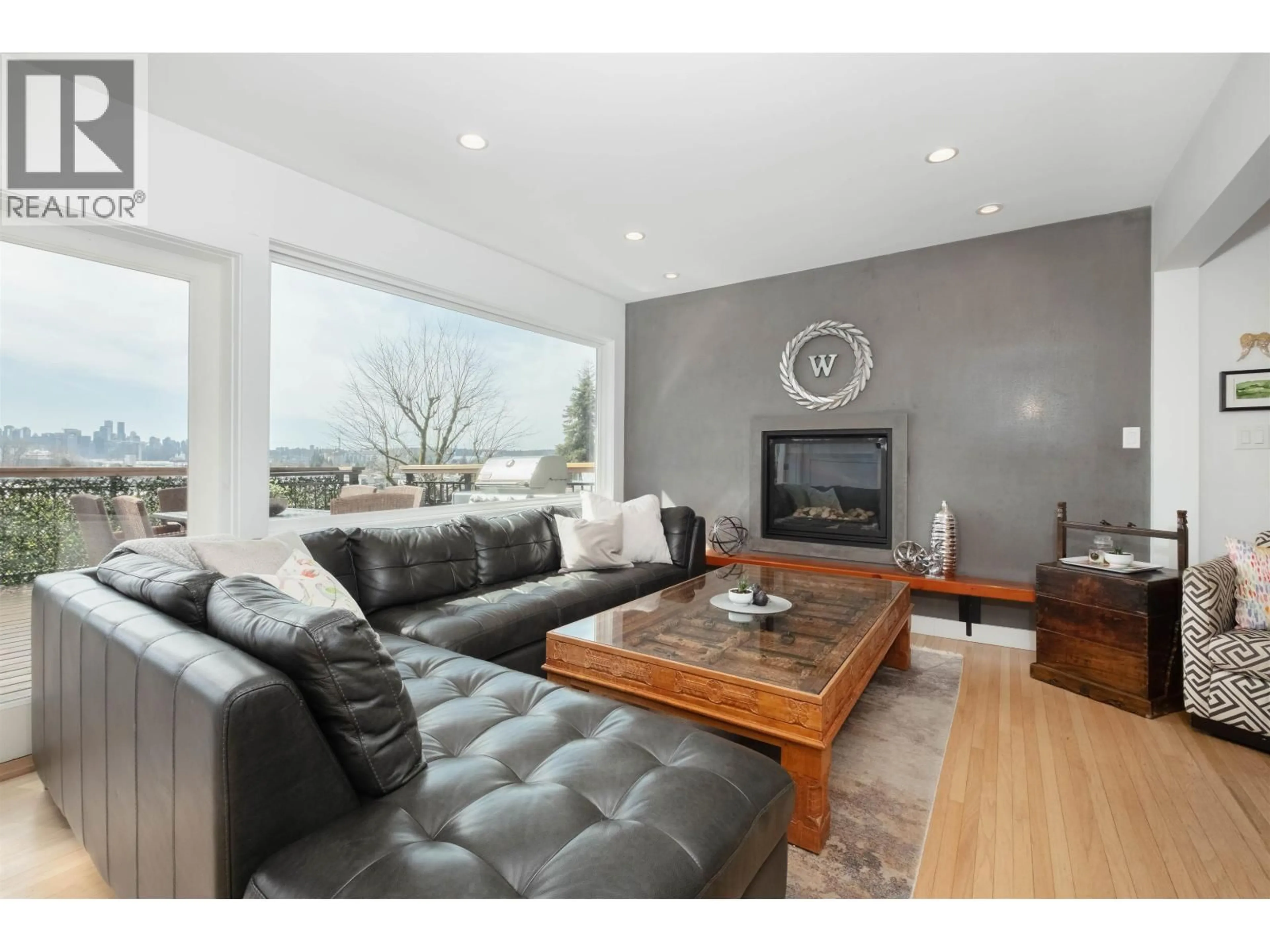 Living room with furniture, wood/laminate floor for 1095 KEITH ROAD, North Vancouver British Columbia V7P1Y6