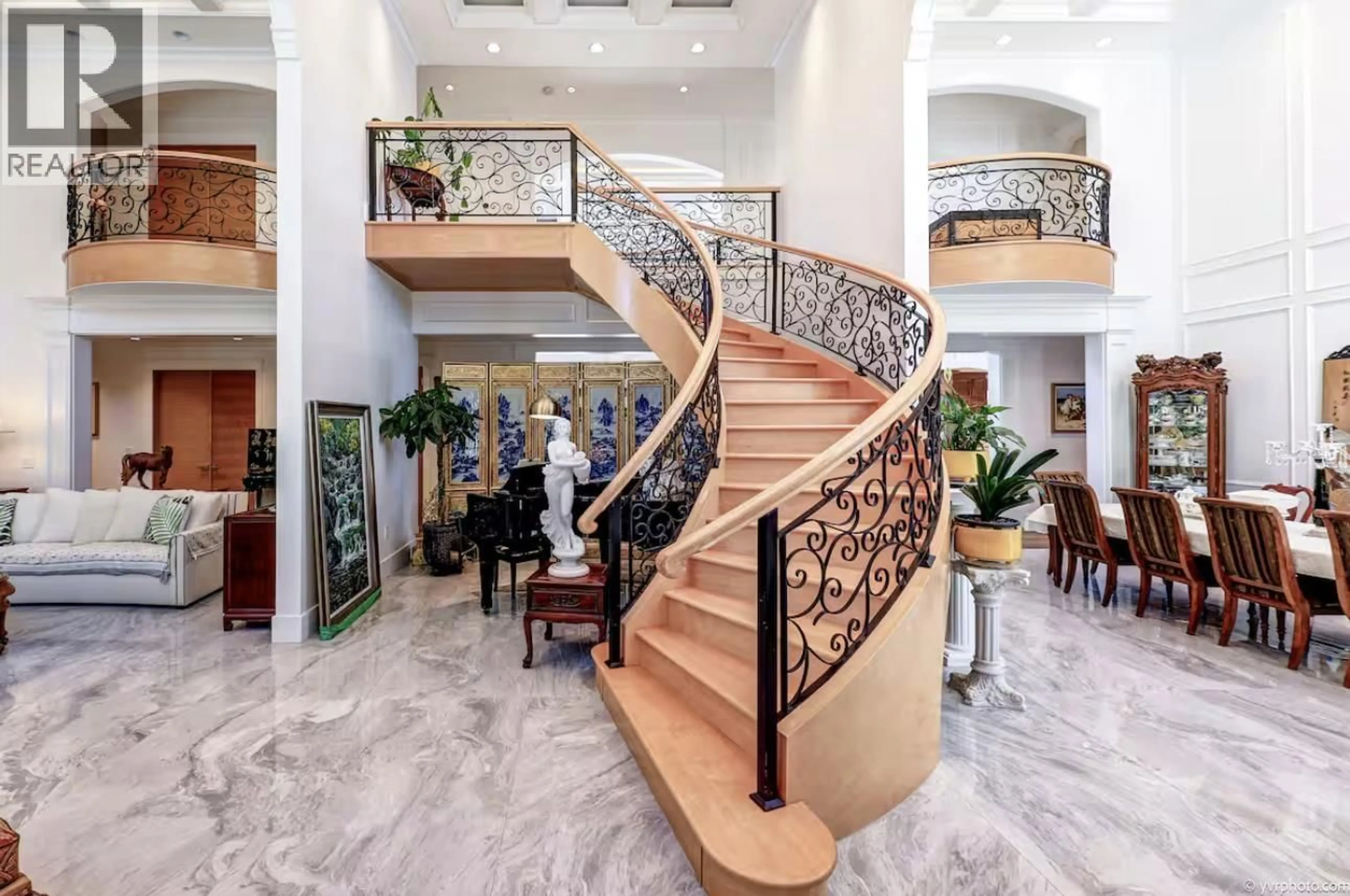 Indoor foyer for 12320 NO. 3 ROAD, Richmond British Columbia V7A1X5