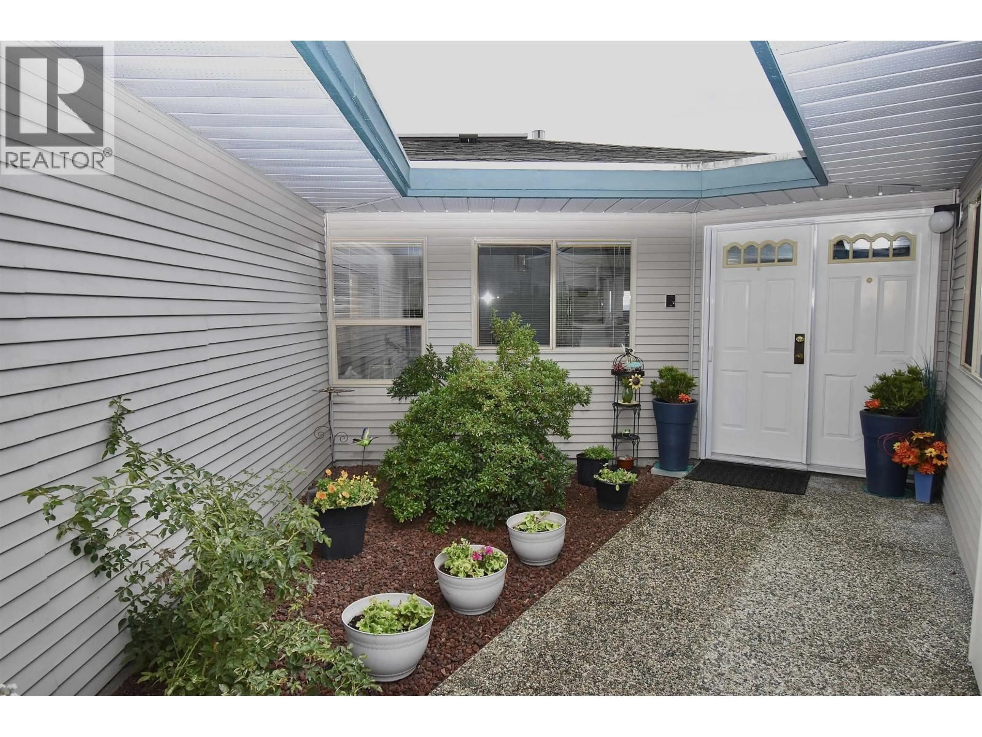 Indoor entryway for 28 - 555 EAGLECREST DRIVE, Gibsons British Columbia V0N1V8