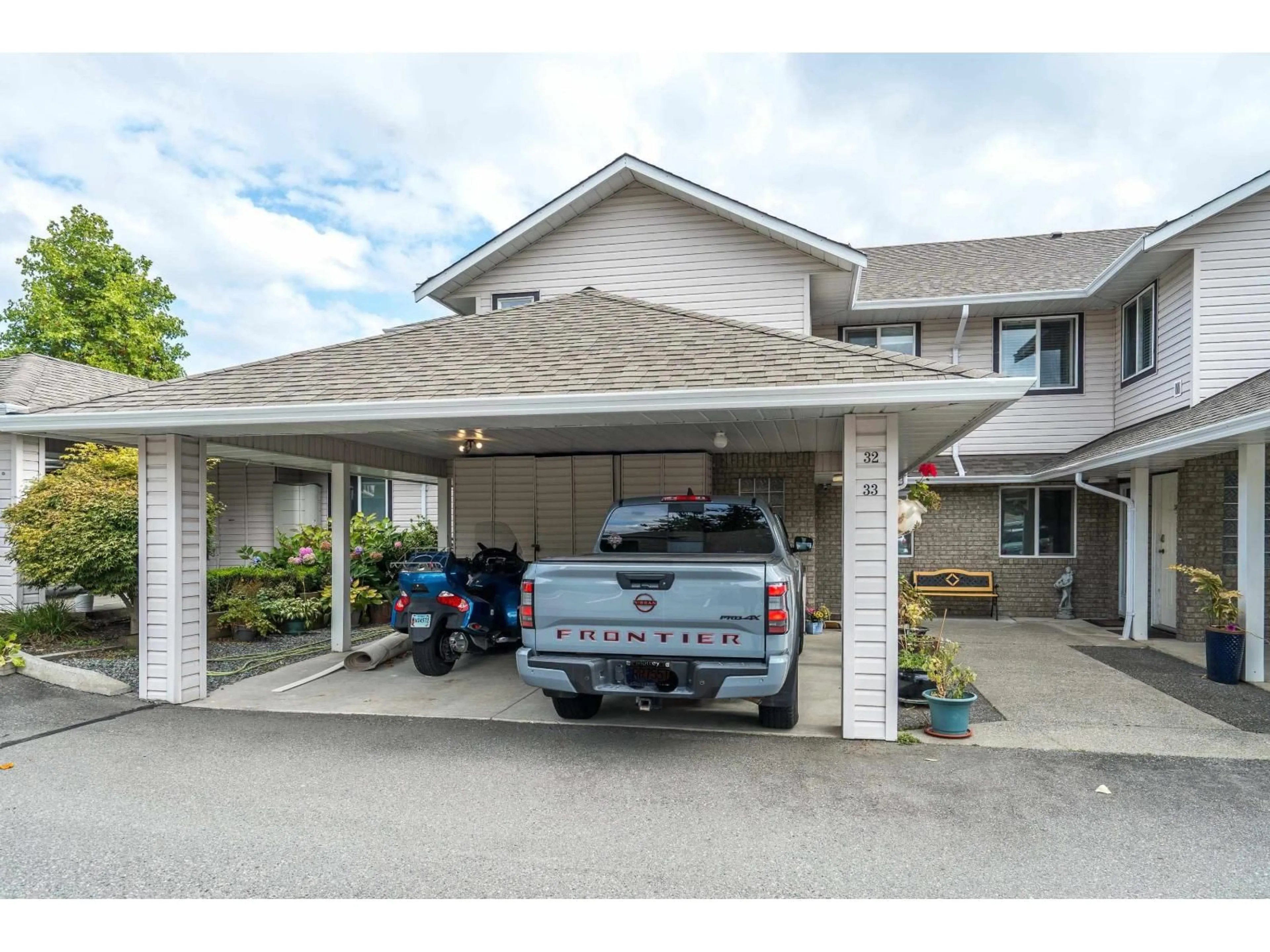 Indoor garage for 32 - 15020 66A, Surrey British Columbia V3S2A5