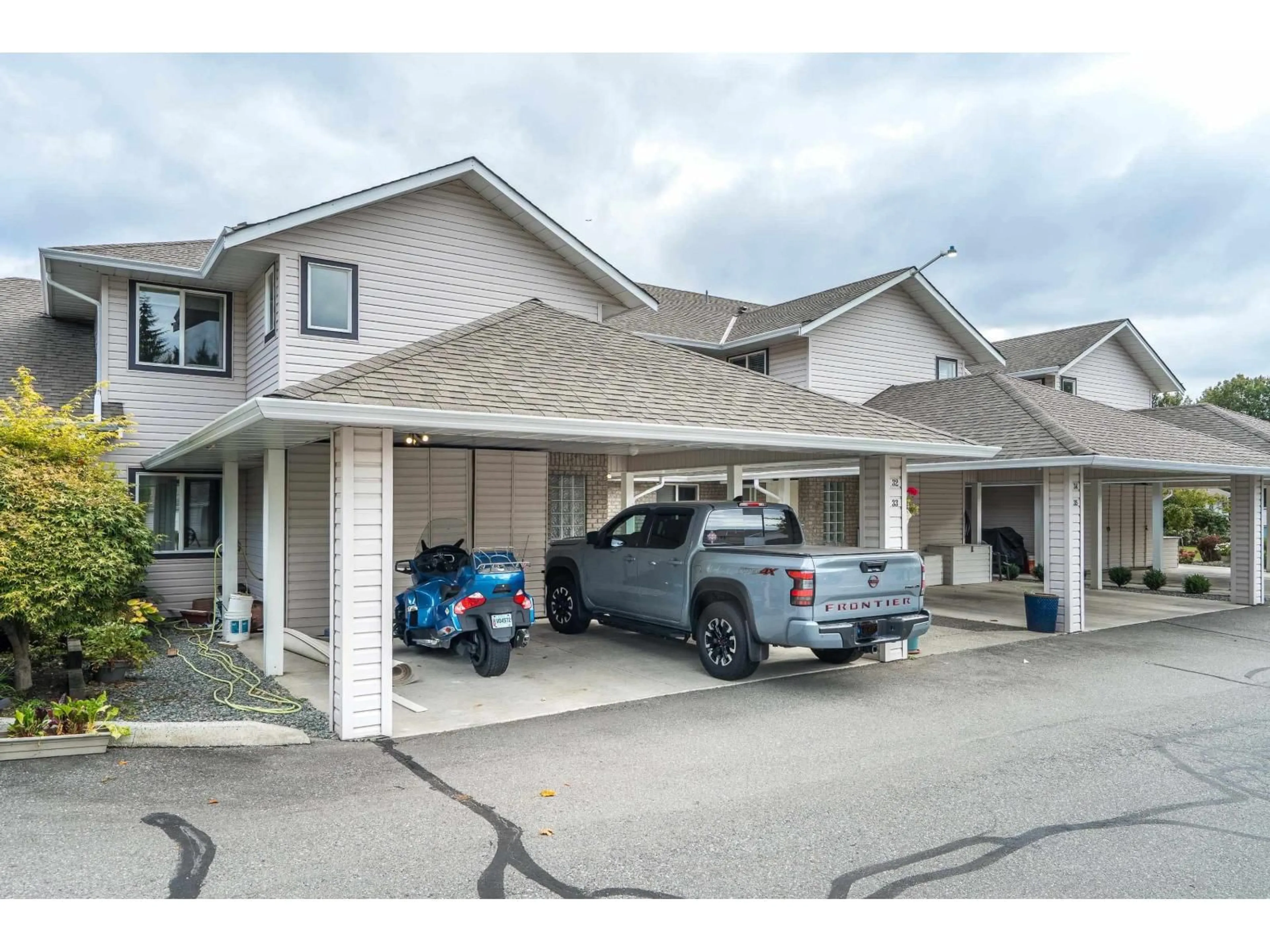 Indoor garage for 32 - 15020 66A, Surrey British Columbia V3S2A5