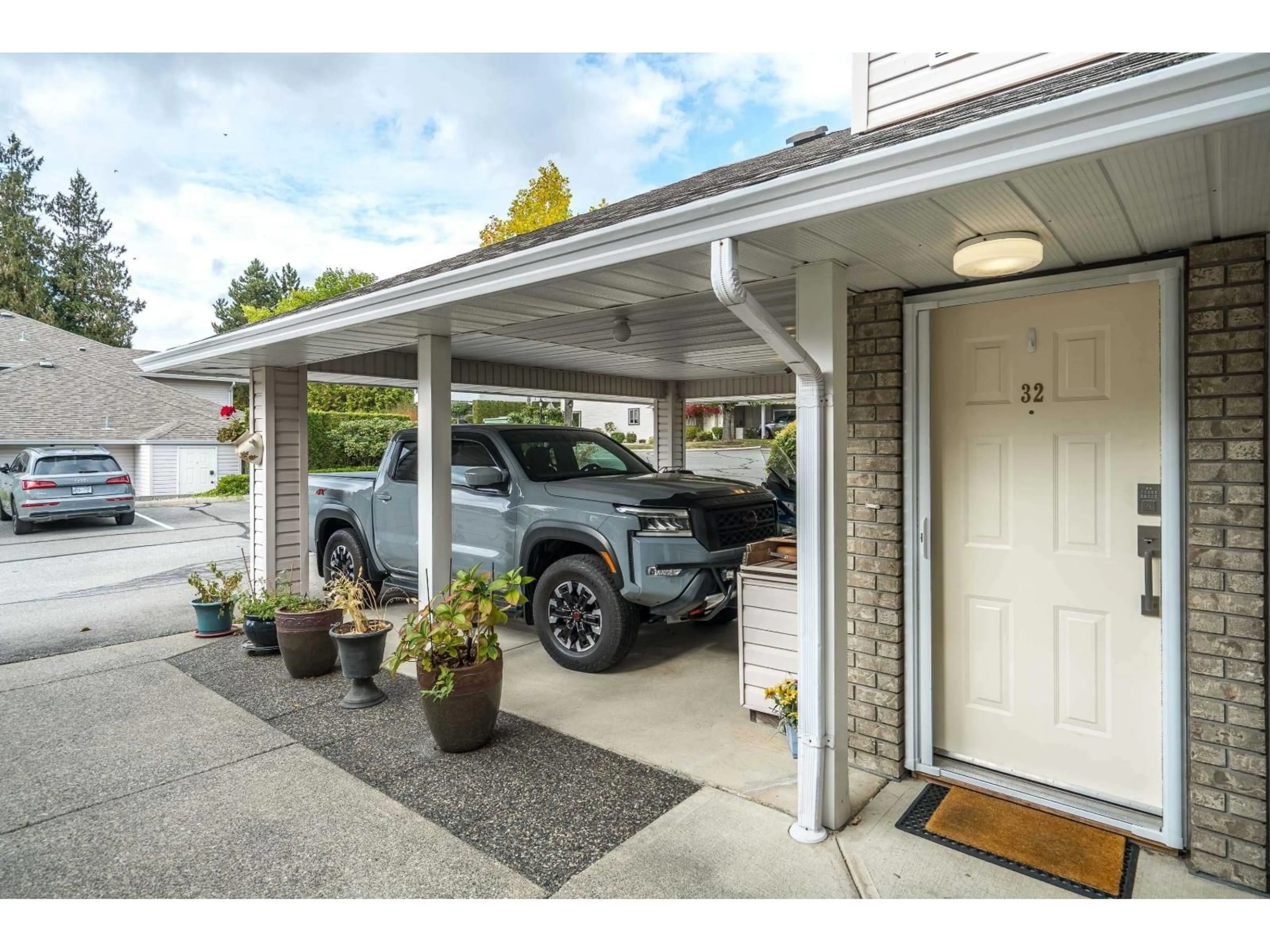 Indoor garage for 32 - 15020 66A, Surrey British Columbia V3S2A5