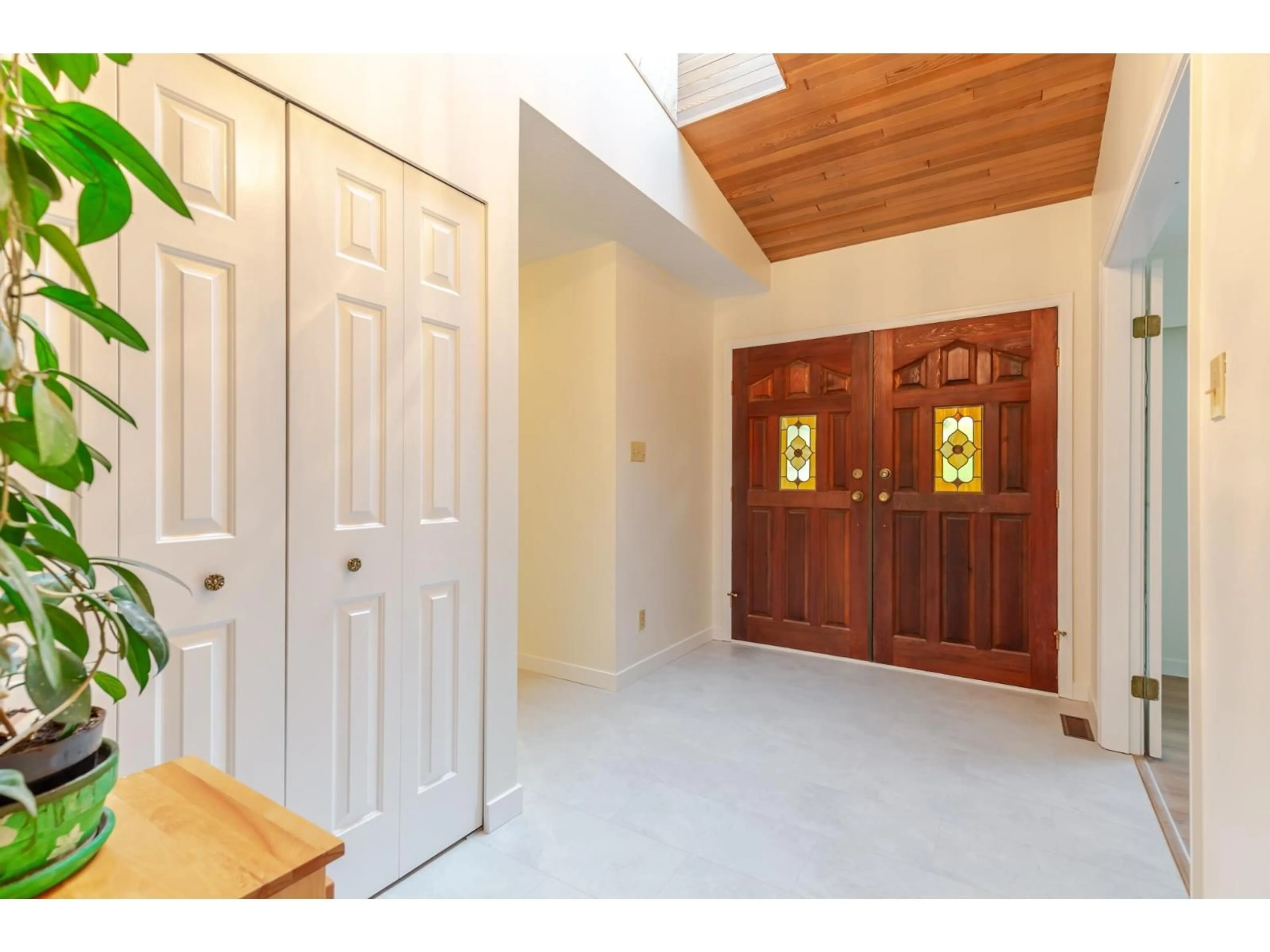 Indoor entryway for 10059 157A, Surrey British Columbia V4N2R5