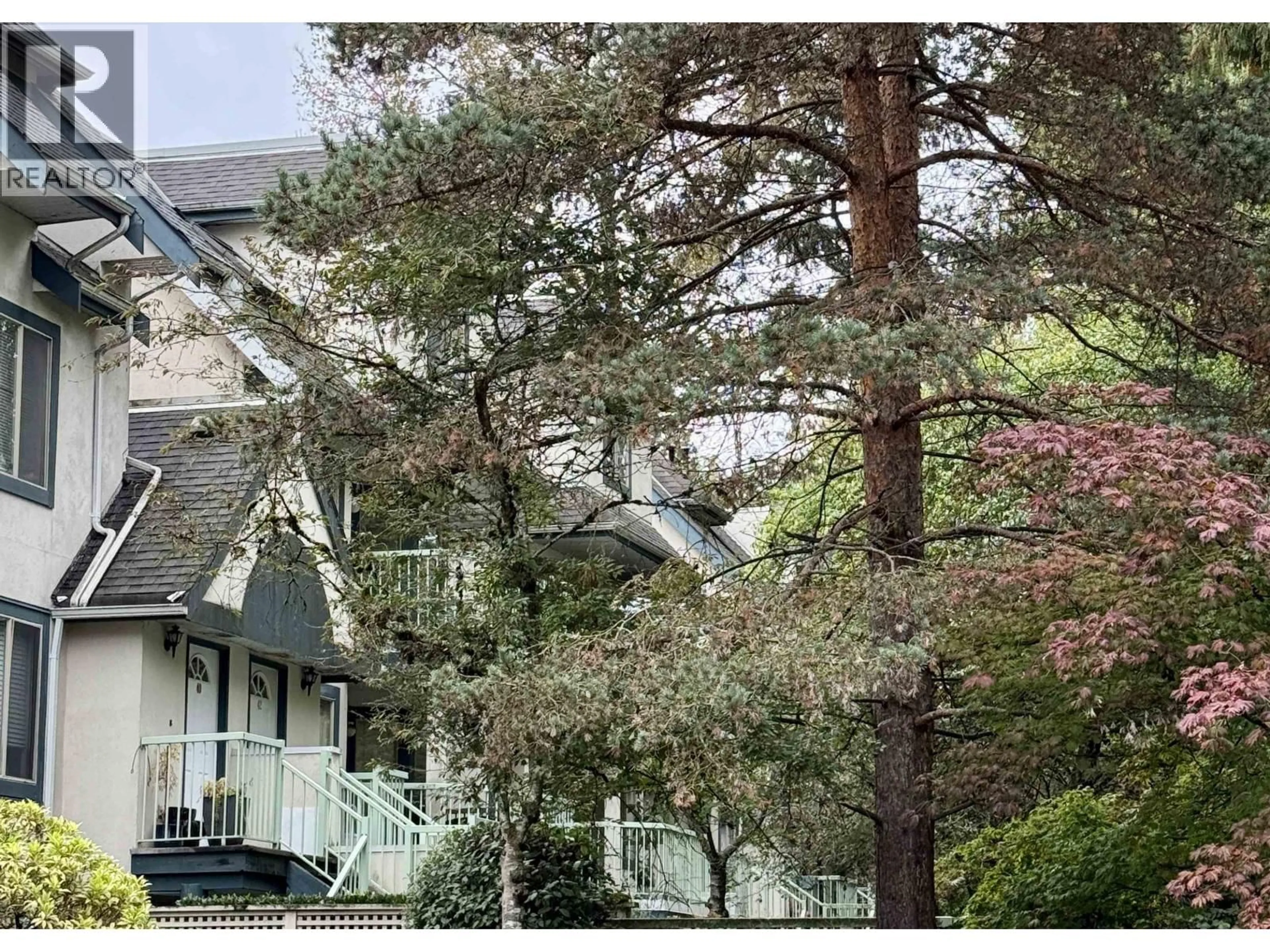 A pic from outside/outdoor area/front of a property/back of a property/a pic from drone, unknown for 40 - 7520 18TH STREET, Burnaby British Columbia V3N4X7