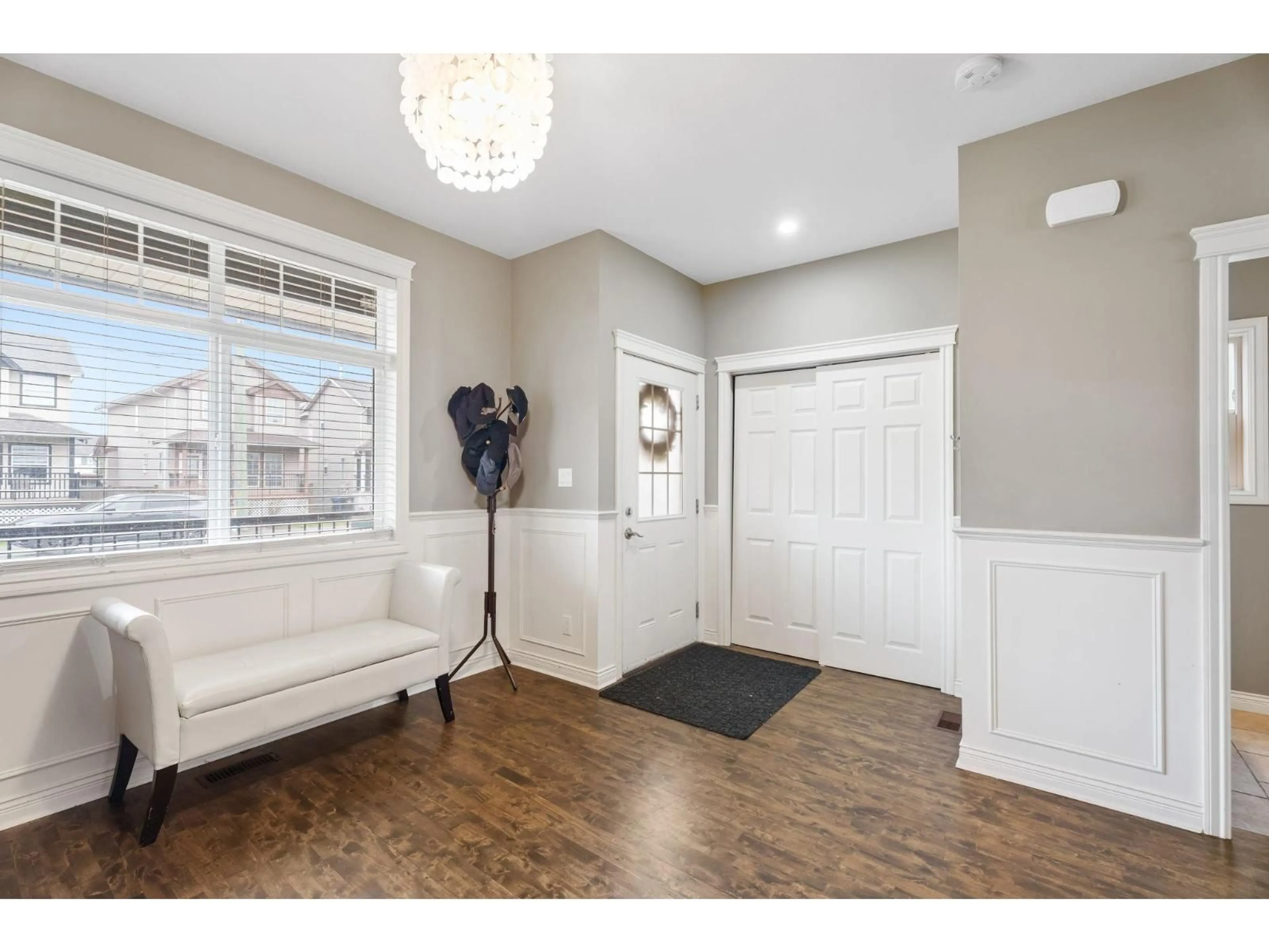 Indoor entryway for 34624 5, Abbotsford British Columbia V2S8E4