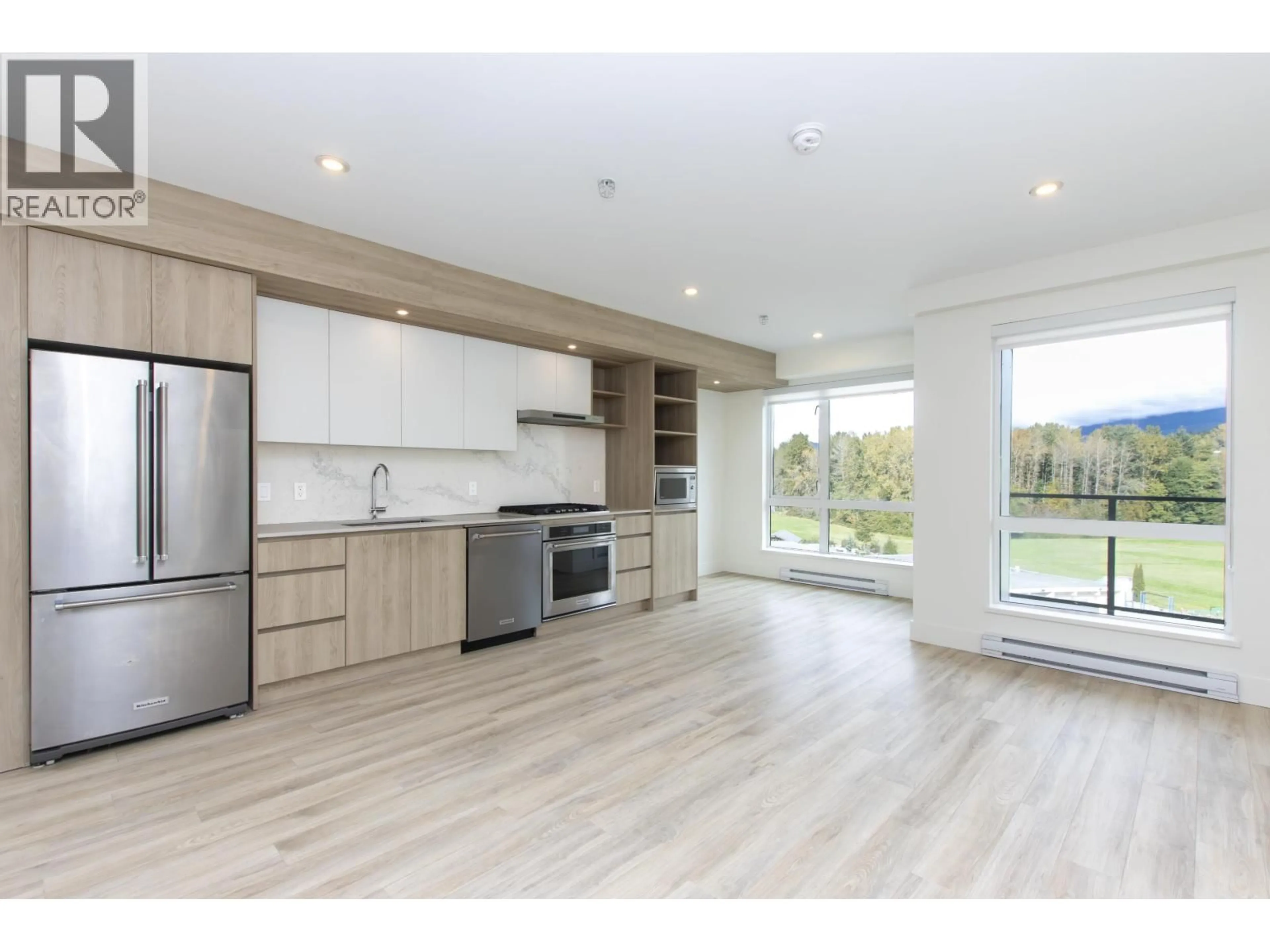 Open concept kitchen, wood/laminate floor for 626 - 38362 BUCKLEY AVENUE, Squamish British Columbia V8B0J8