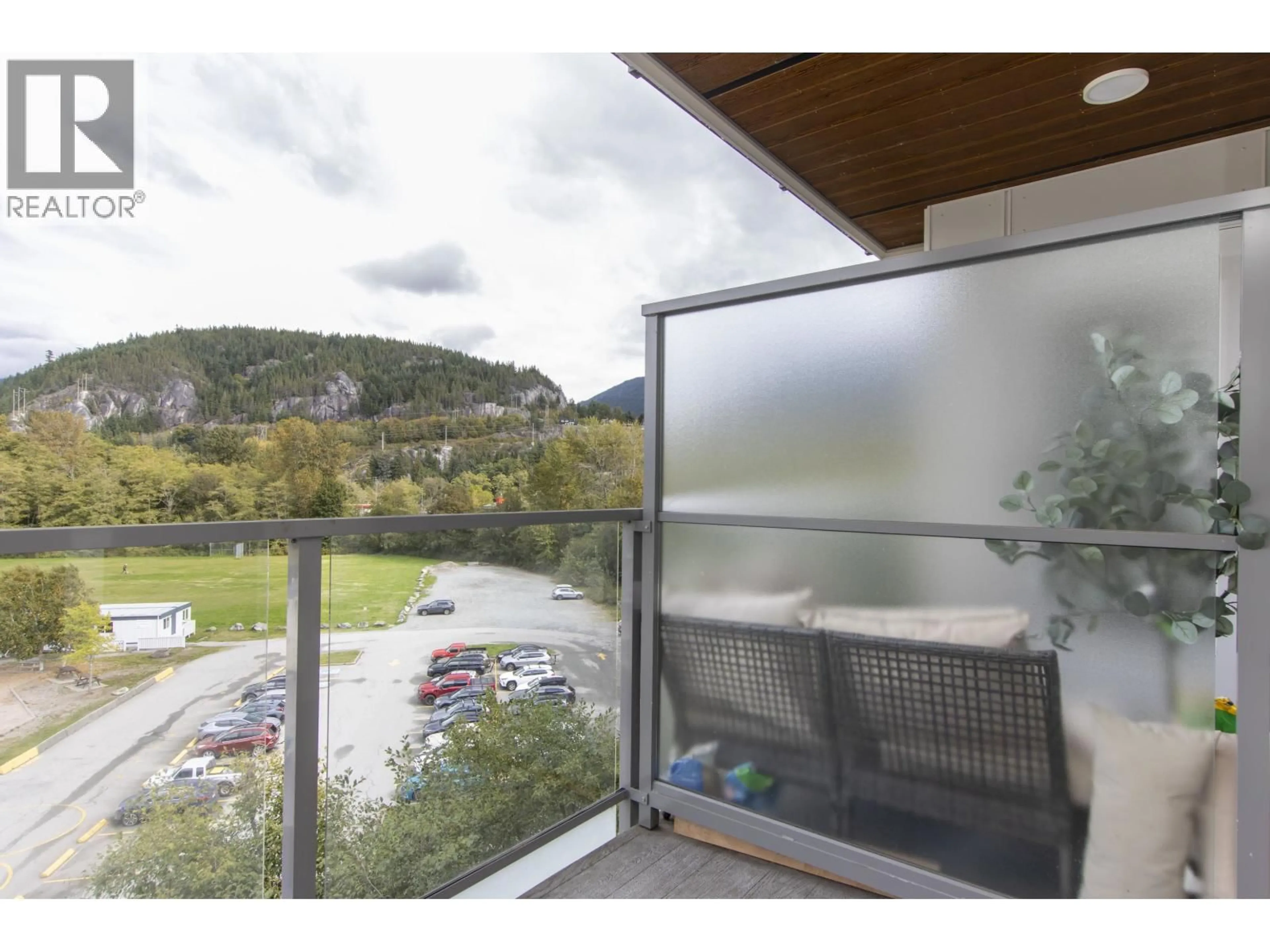 Patio, water/lake/river/ocean view for 626 - 38362 BUCKLEY AVENUE, Squamish British Columbia V8B0J8